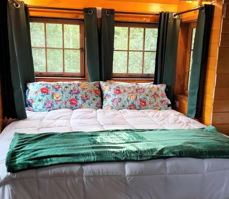 The Eagle's Nest Treehouse Cabin