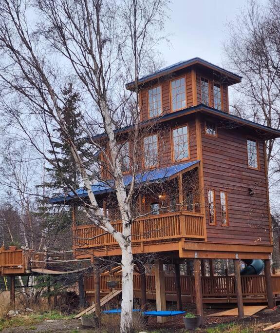 The Eagle's Nest Treehouse Cabin