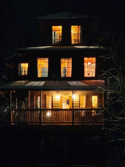 The Eagle's Nest Treehouse Cabin