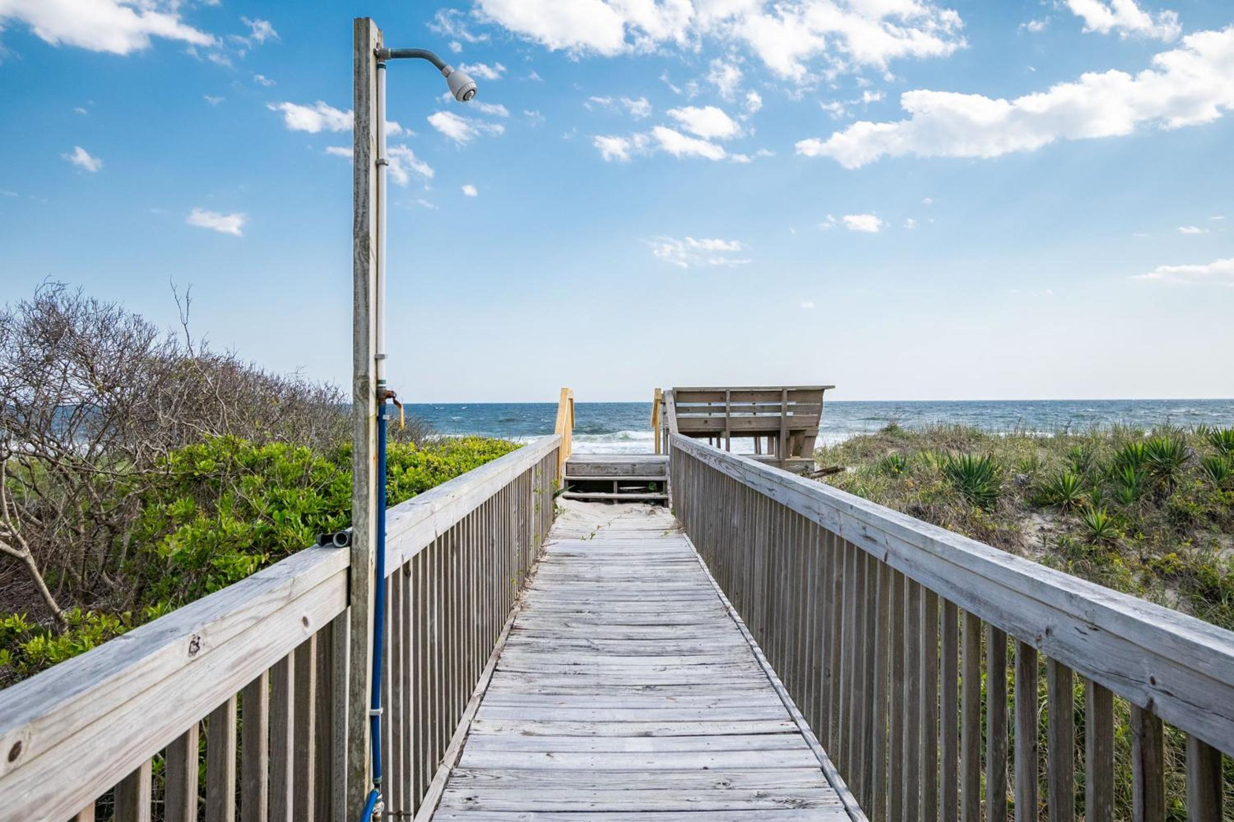Sea And Sound by Oak Island Accommodations