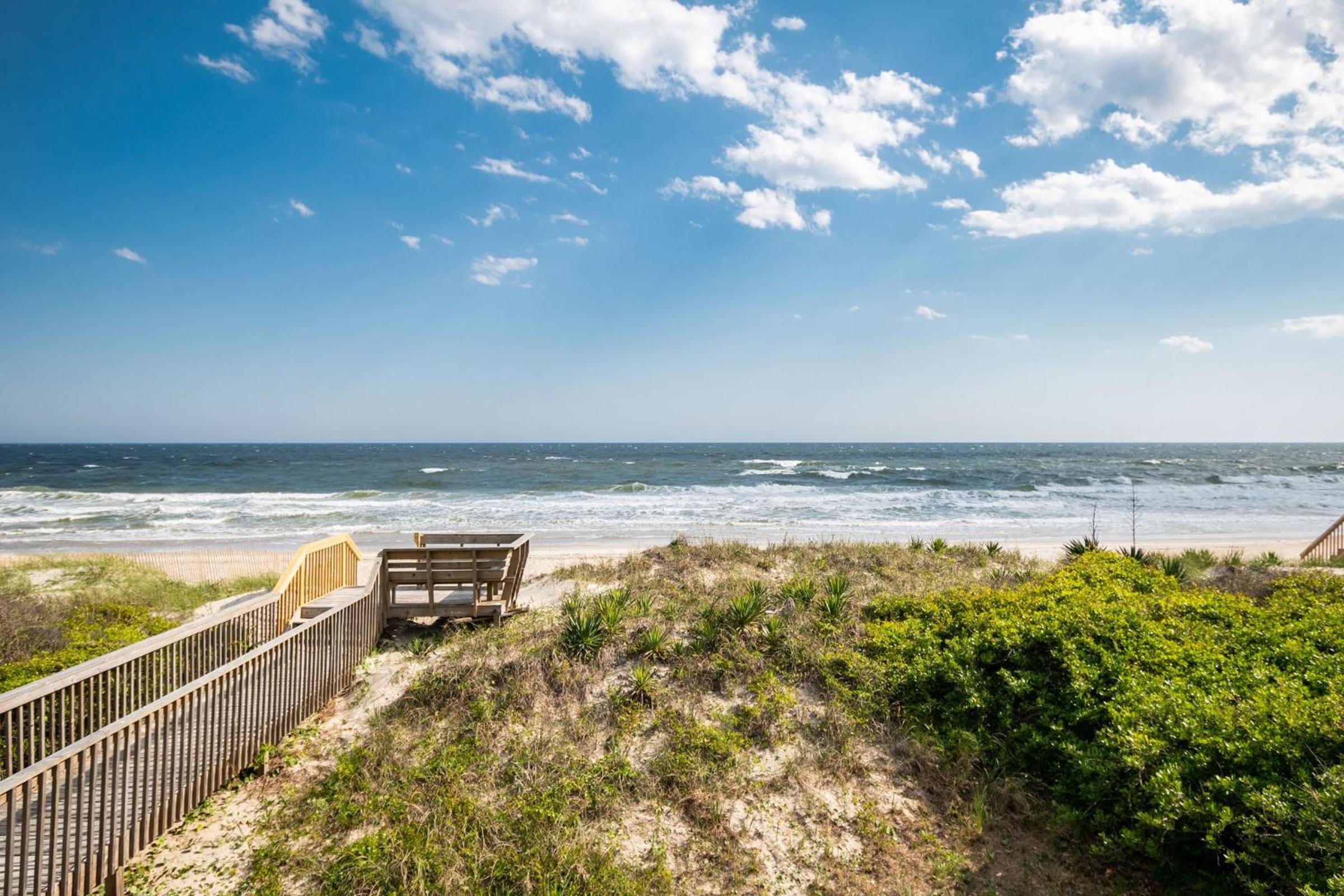 Sea And Sound by Oak Island Accommodations