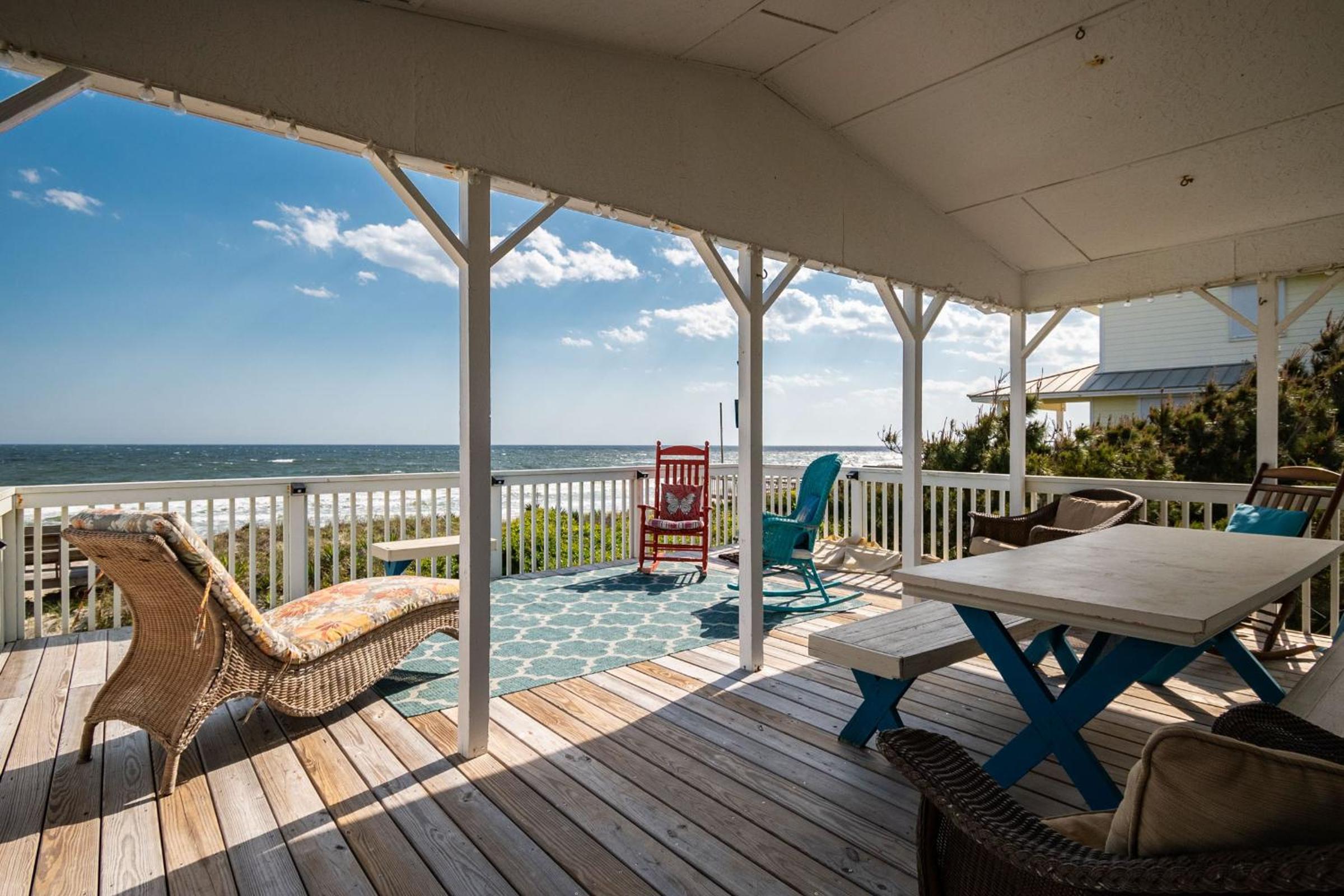 Sea And Sound by Oak Island Accommodations