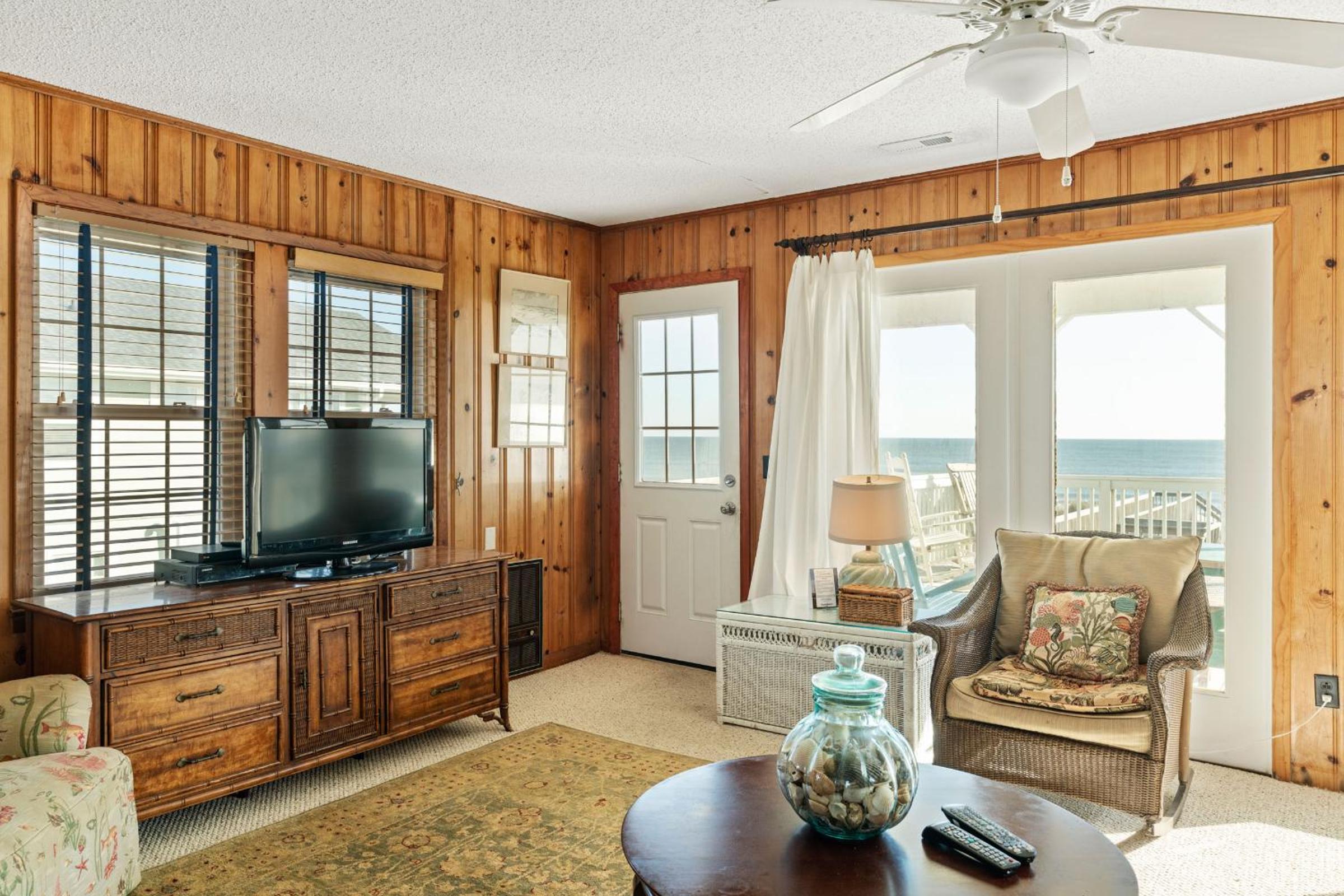 Sea And Sound by Oak Island Accommodations