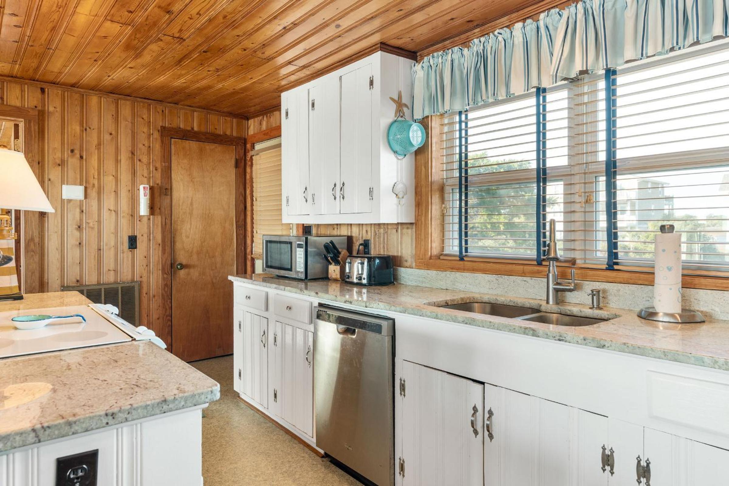 Sea And Sound by Oak Island Accommodations