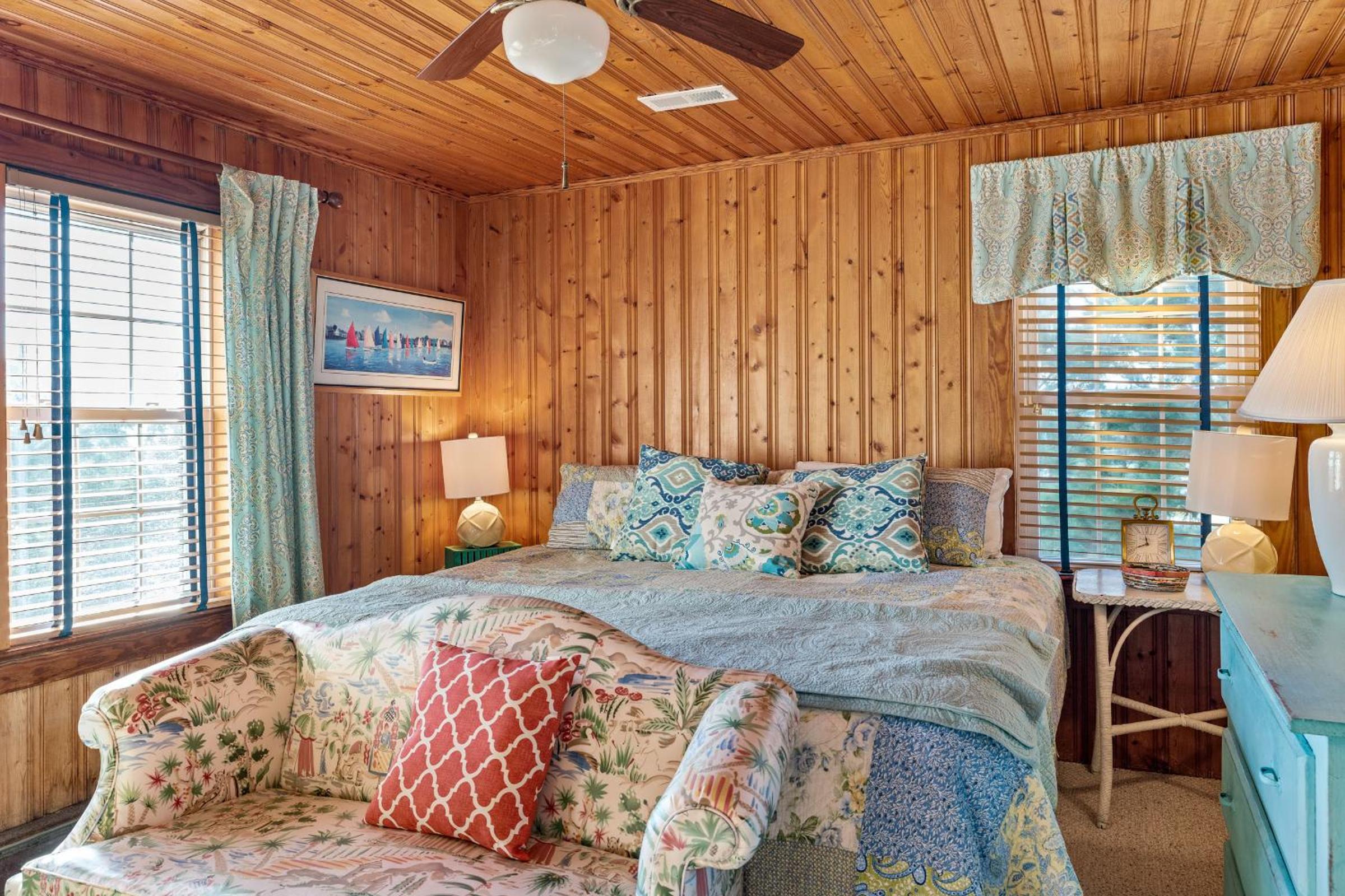 Sea And Sound by Oak Island Accommodations