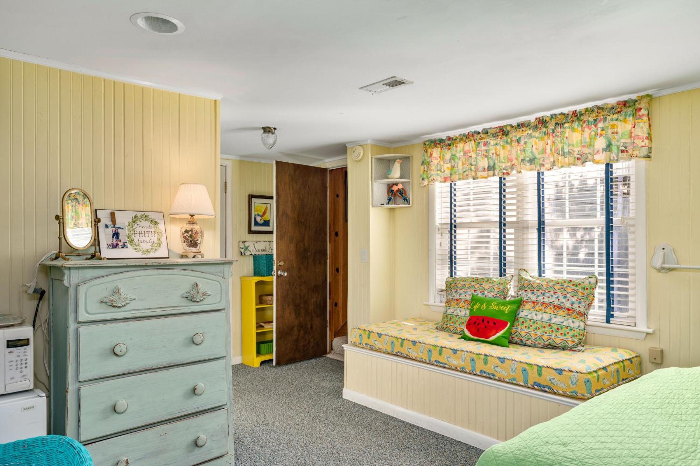 Sea And Sound by Oak Island Accommodations