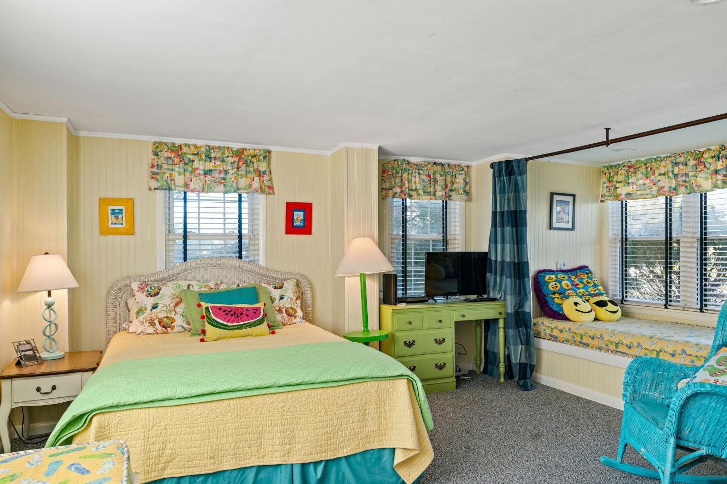 Sea And Sound by Oak Island Accommodations