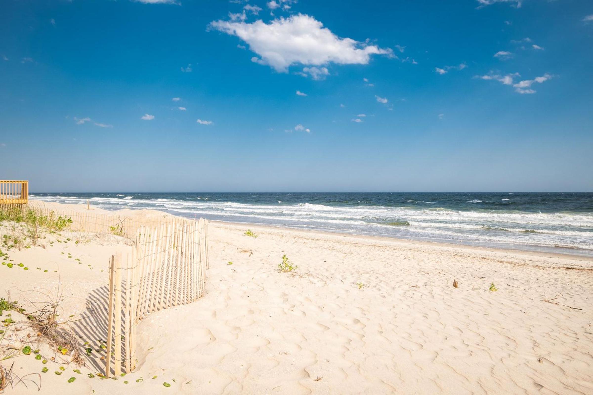 Sea And Sound by Oak Island Accommodations