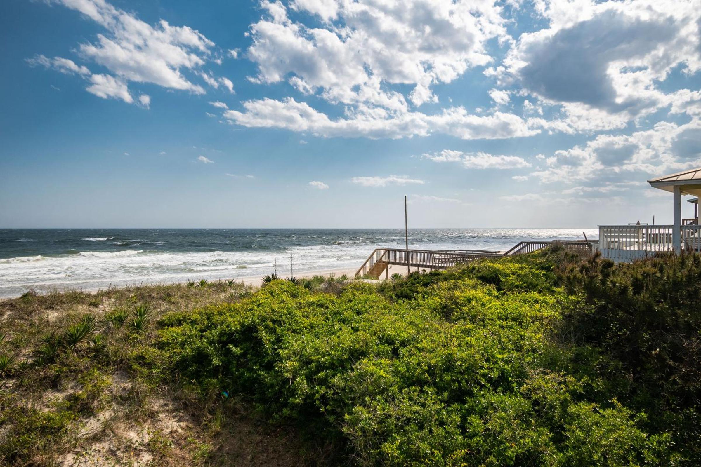 Sea And Sound by Oak Island Accommodations