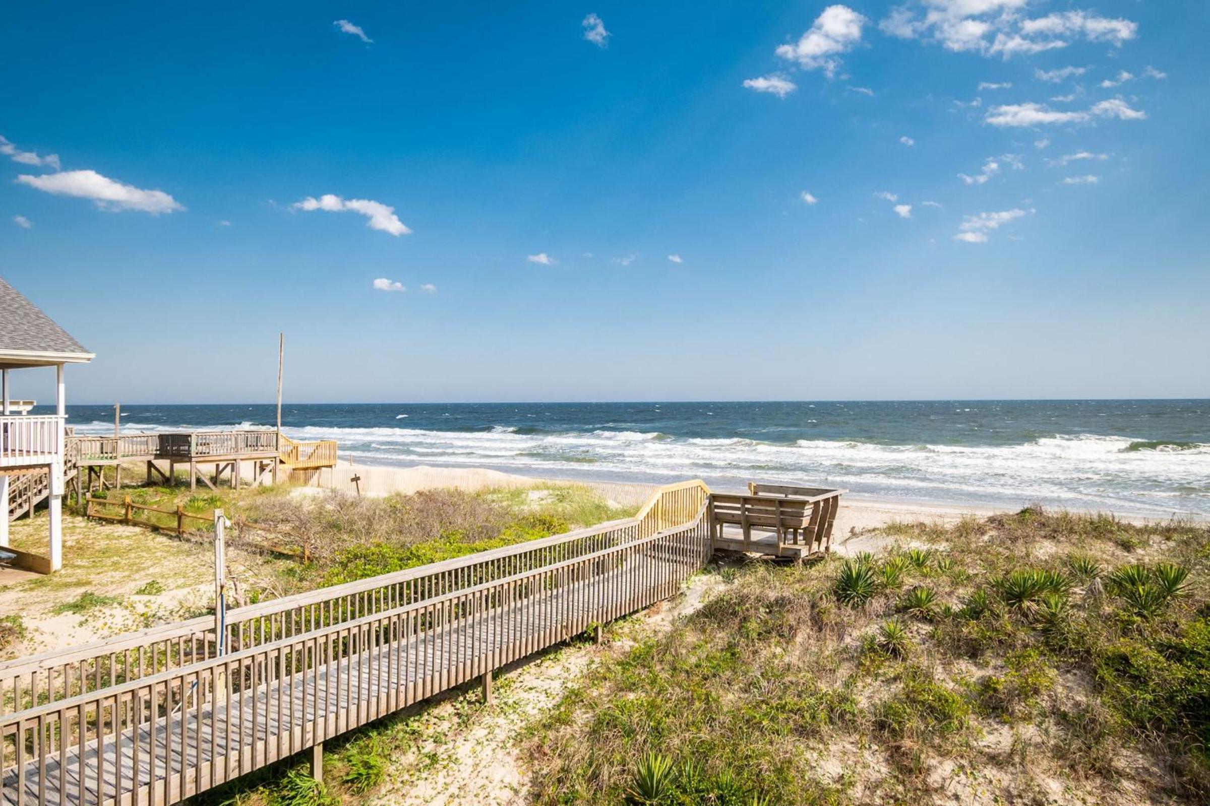 Sea And Sound by Oak Island Accommodations