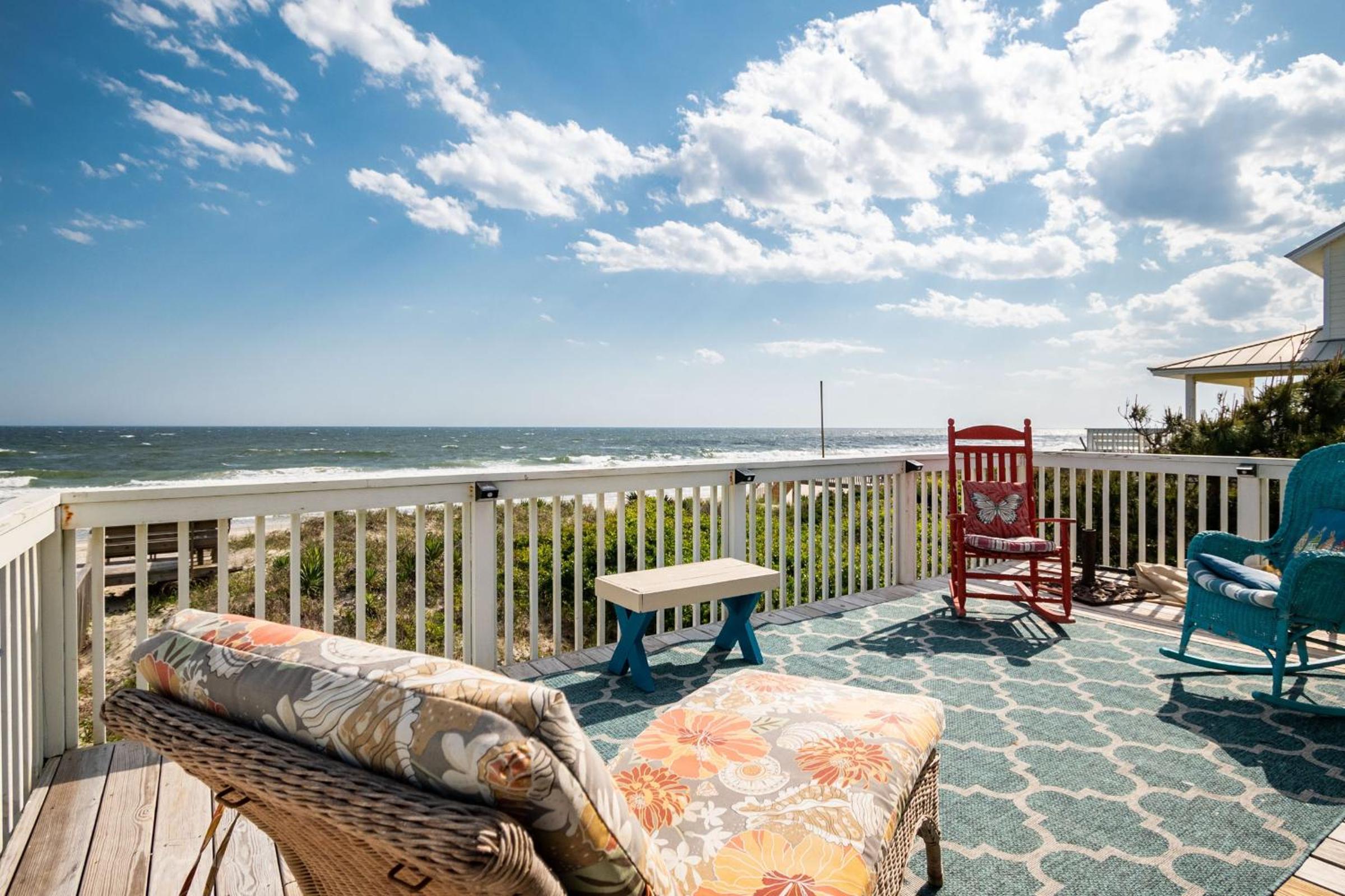 Sea And Sound by Oak Island Accommodations