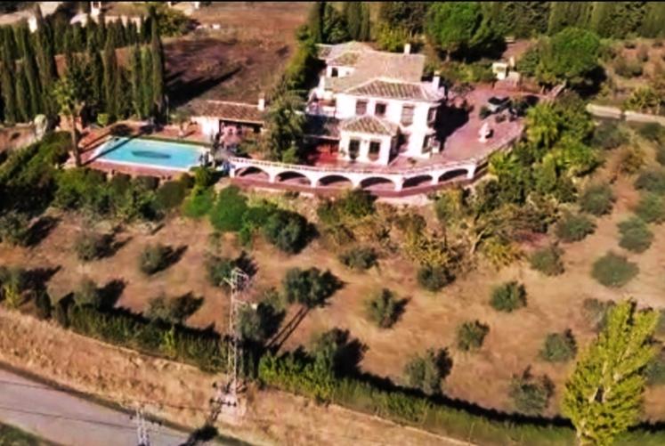 Cortijo Los Arcos - Lujo rural con piscina y vistas espectaculares en Málaga