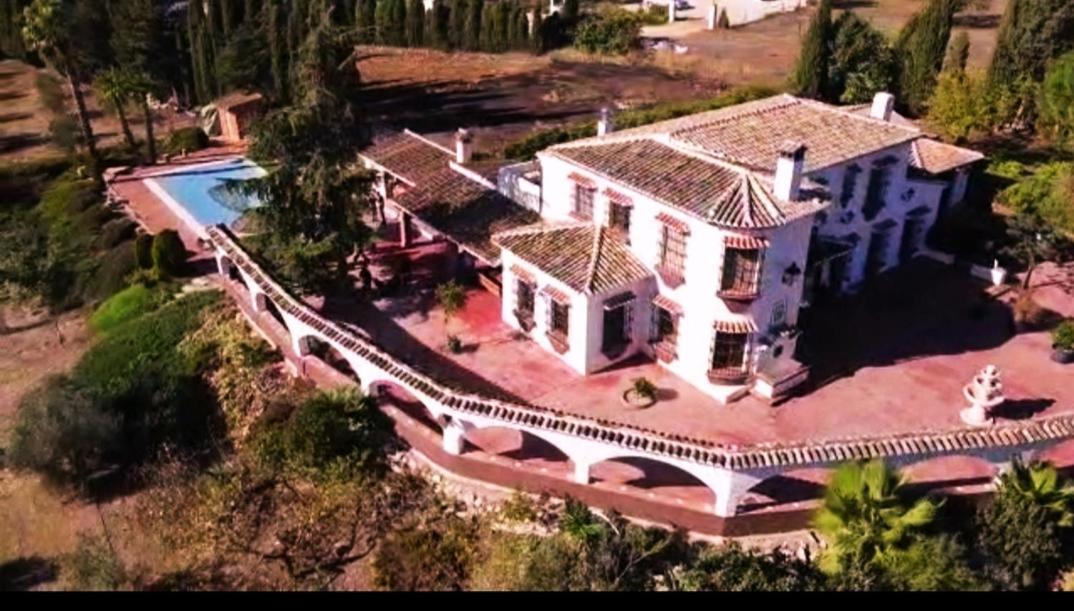 Cortijo Los Arcos - Lujo rural con piscina y vistas espectaculares en Málaga