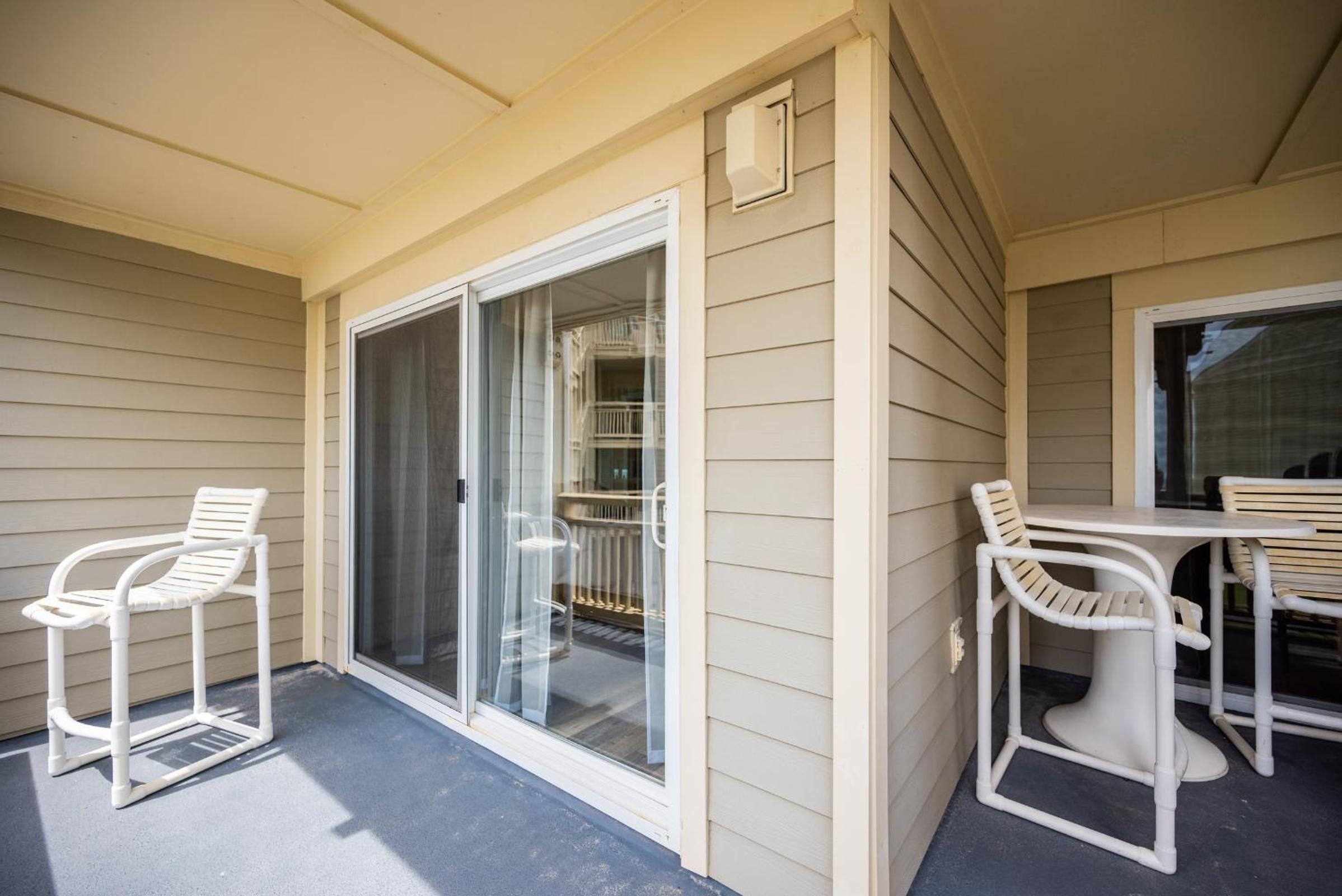 The Three Palms by Oak Island Accommodations view 4