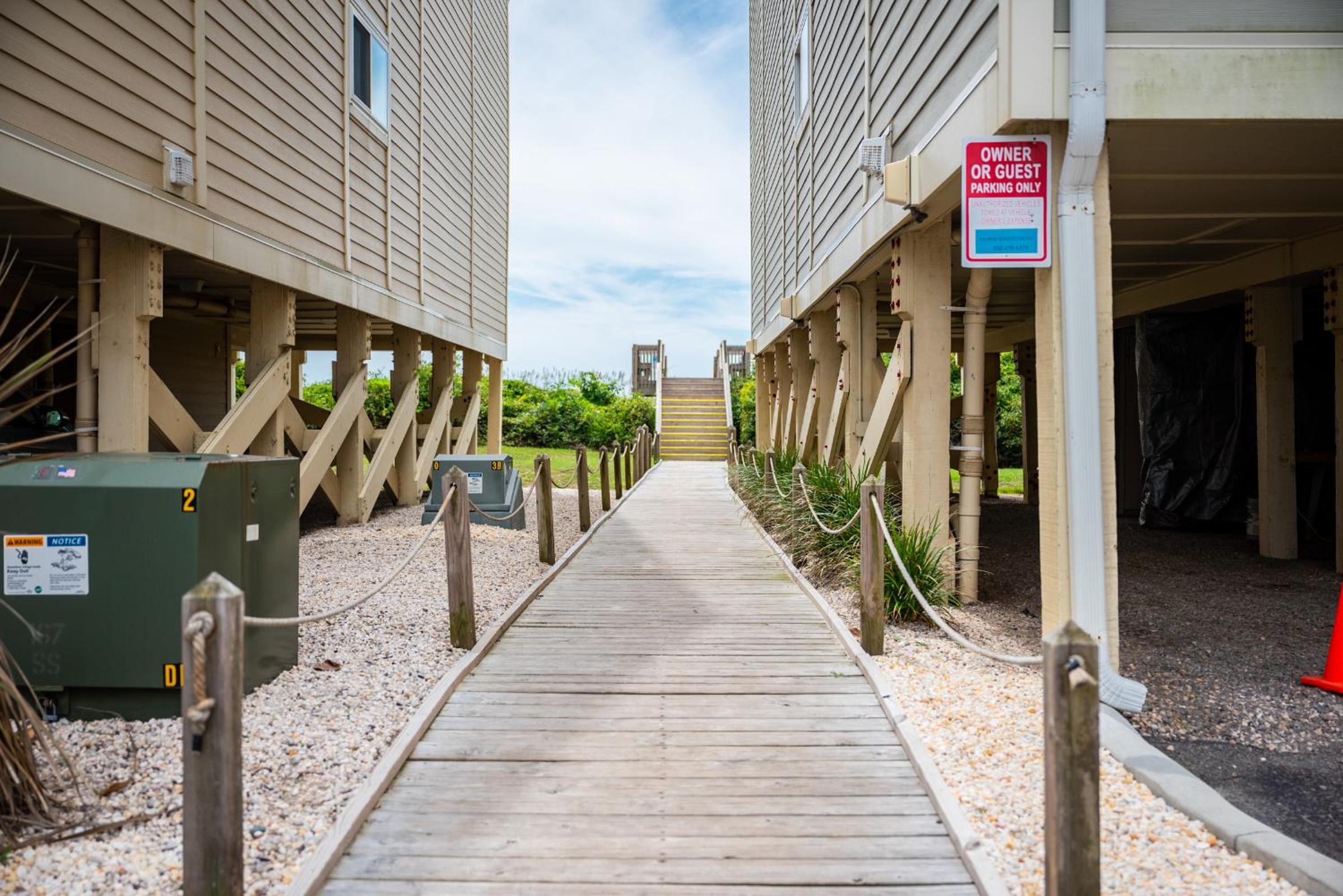 The Three Palms by Oak Island Accommodations view 5