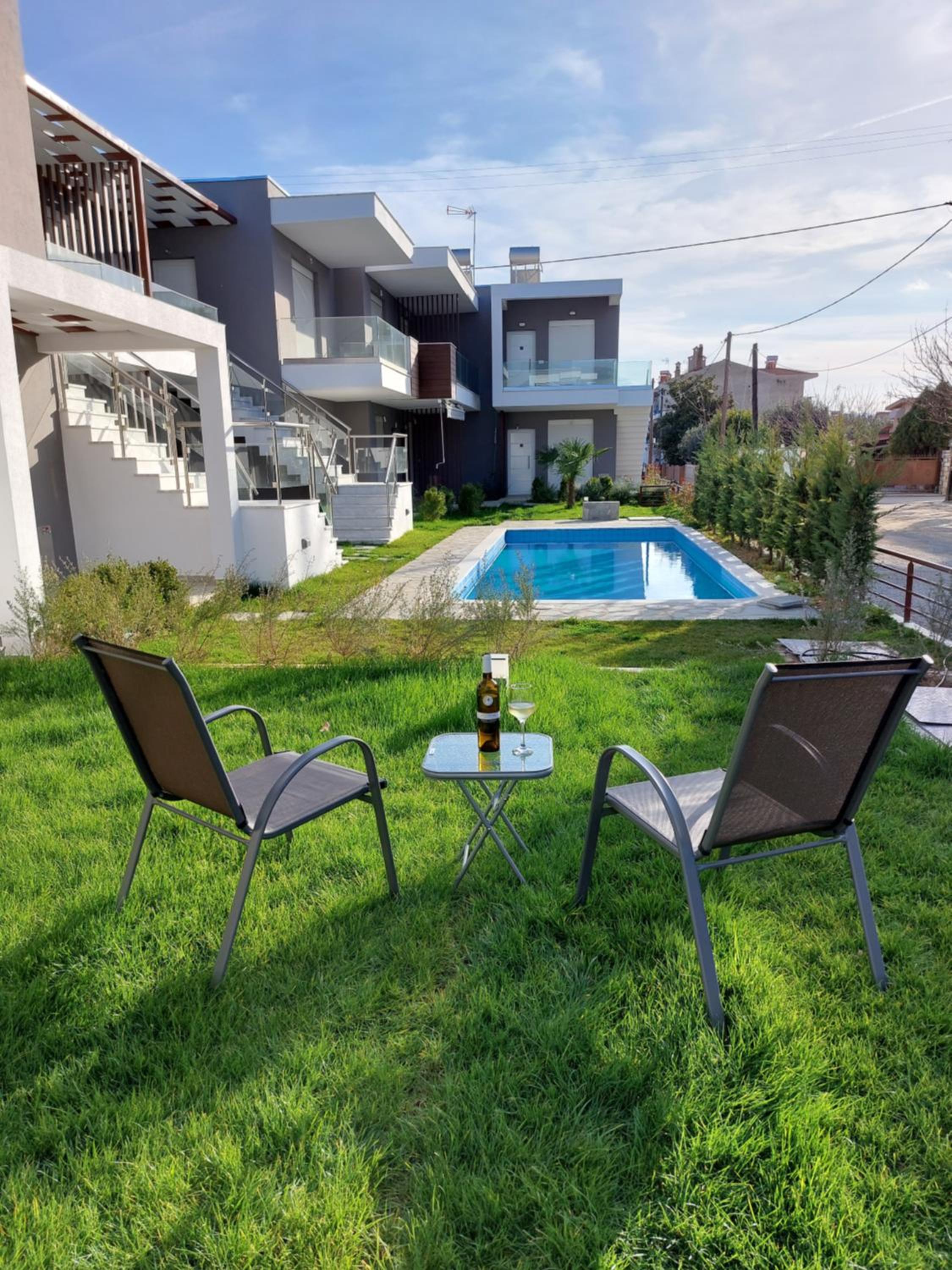 Ofrynio Luxury Apartments & Pool