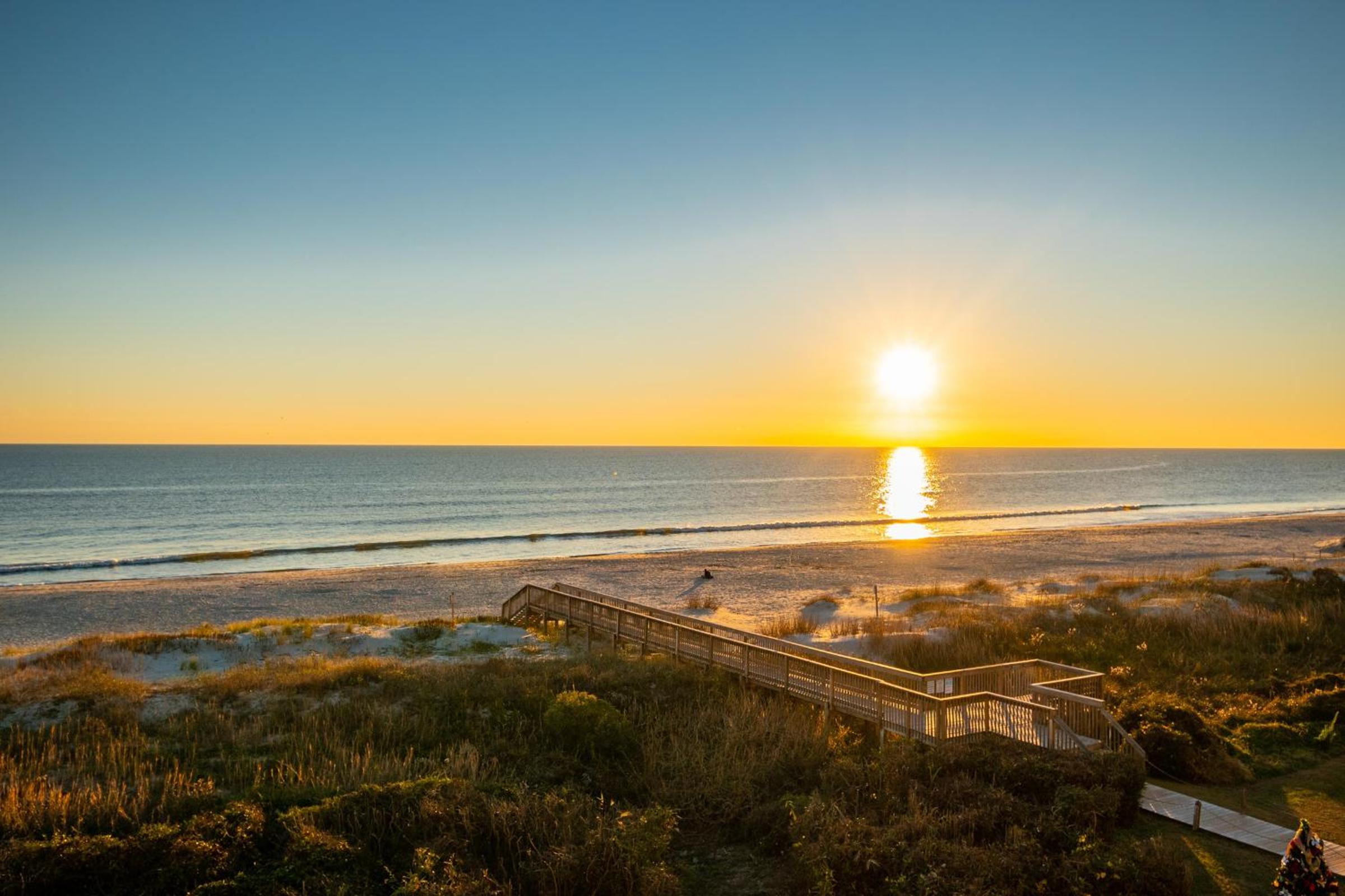 Changing Tides by Oak Island Accommodations