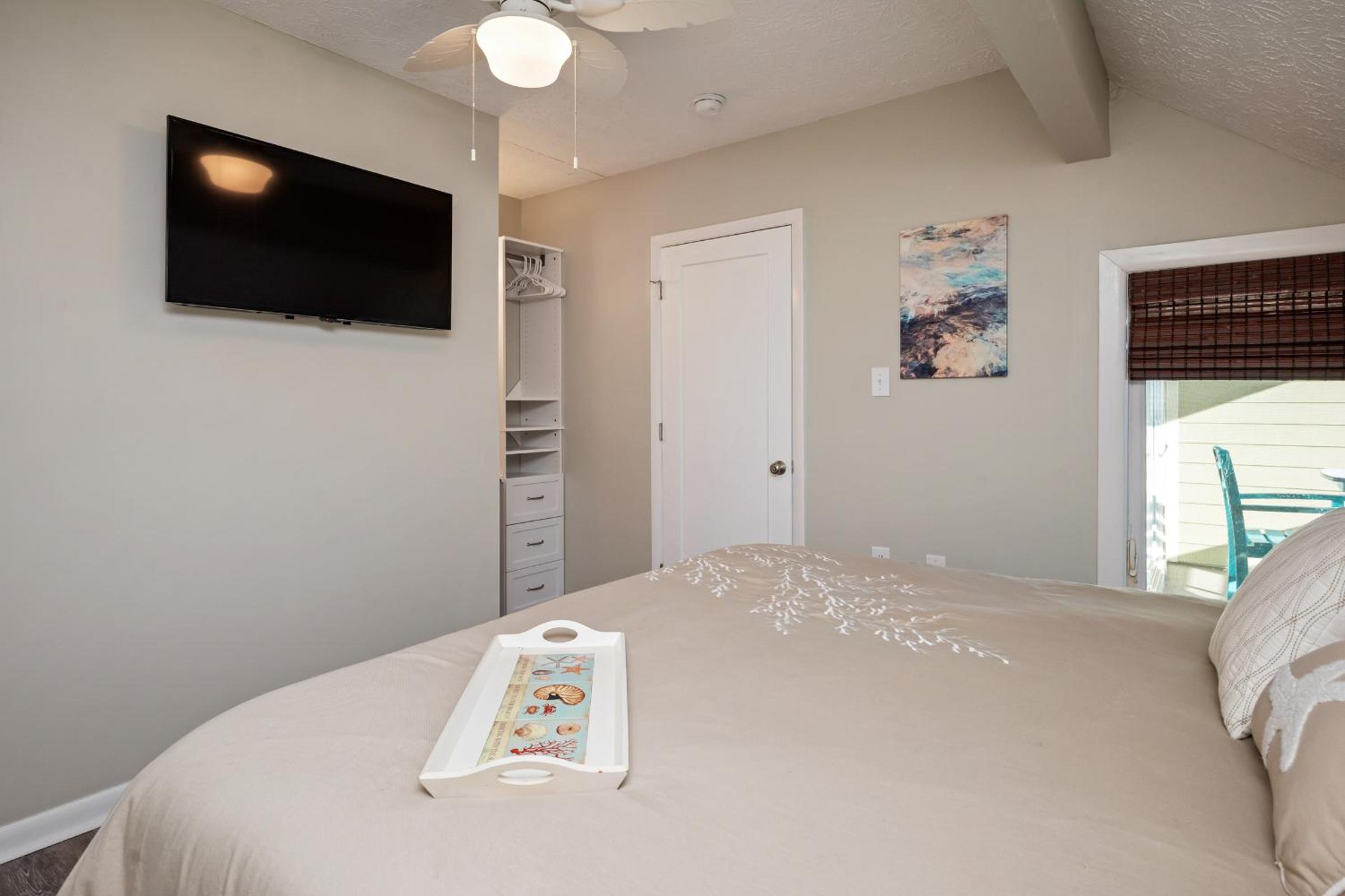 Changing Tides by Oak Island Accommodations
