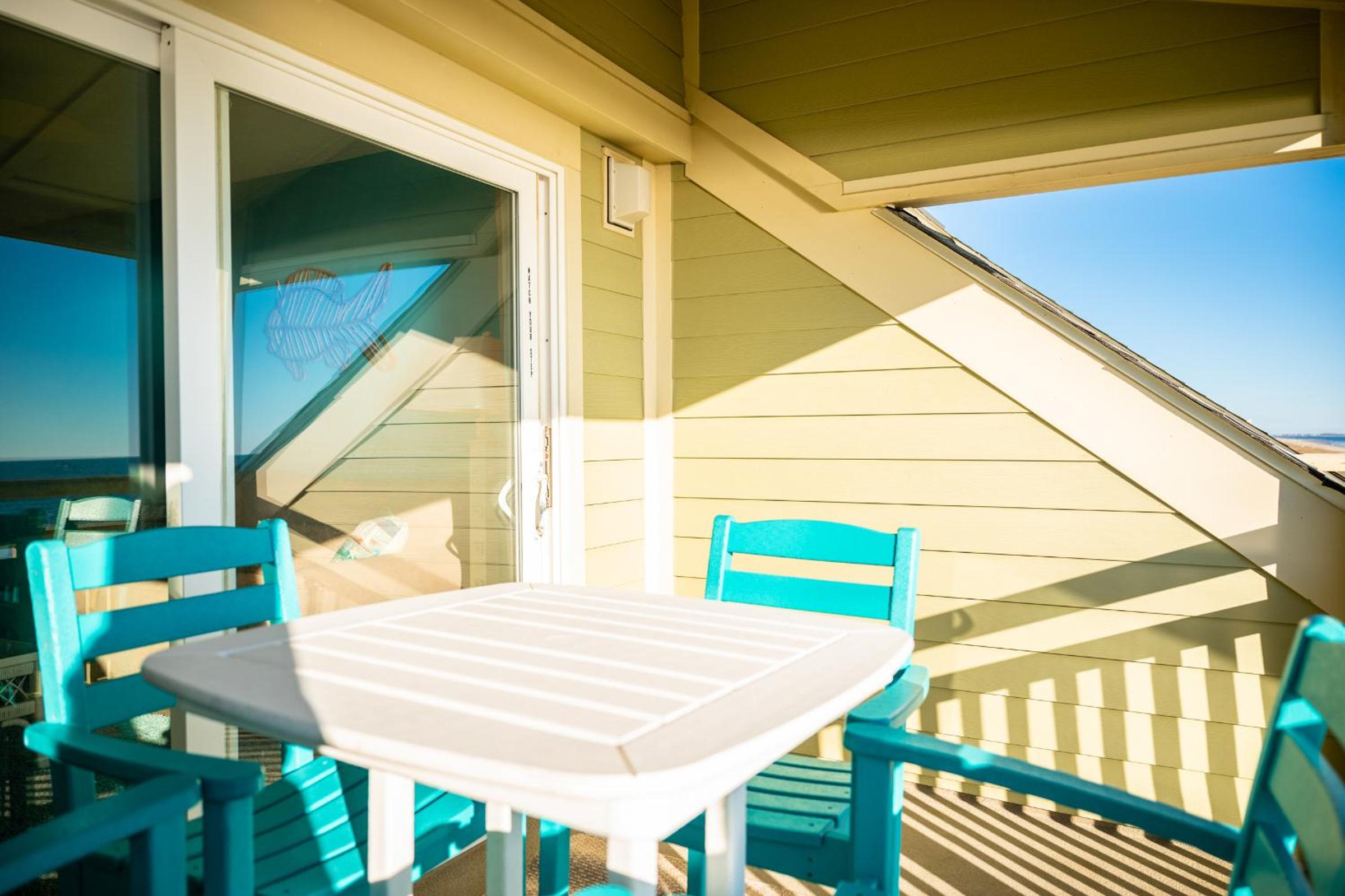 Changing Tides by Oak Island Accommodations