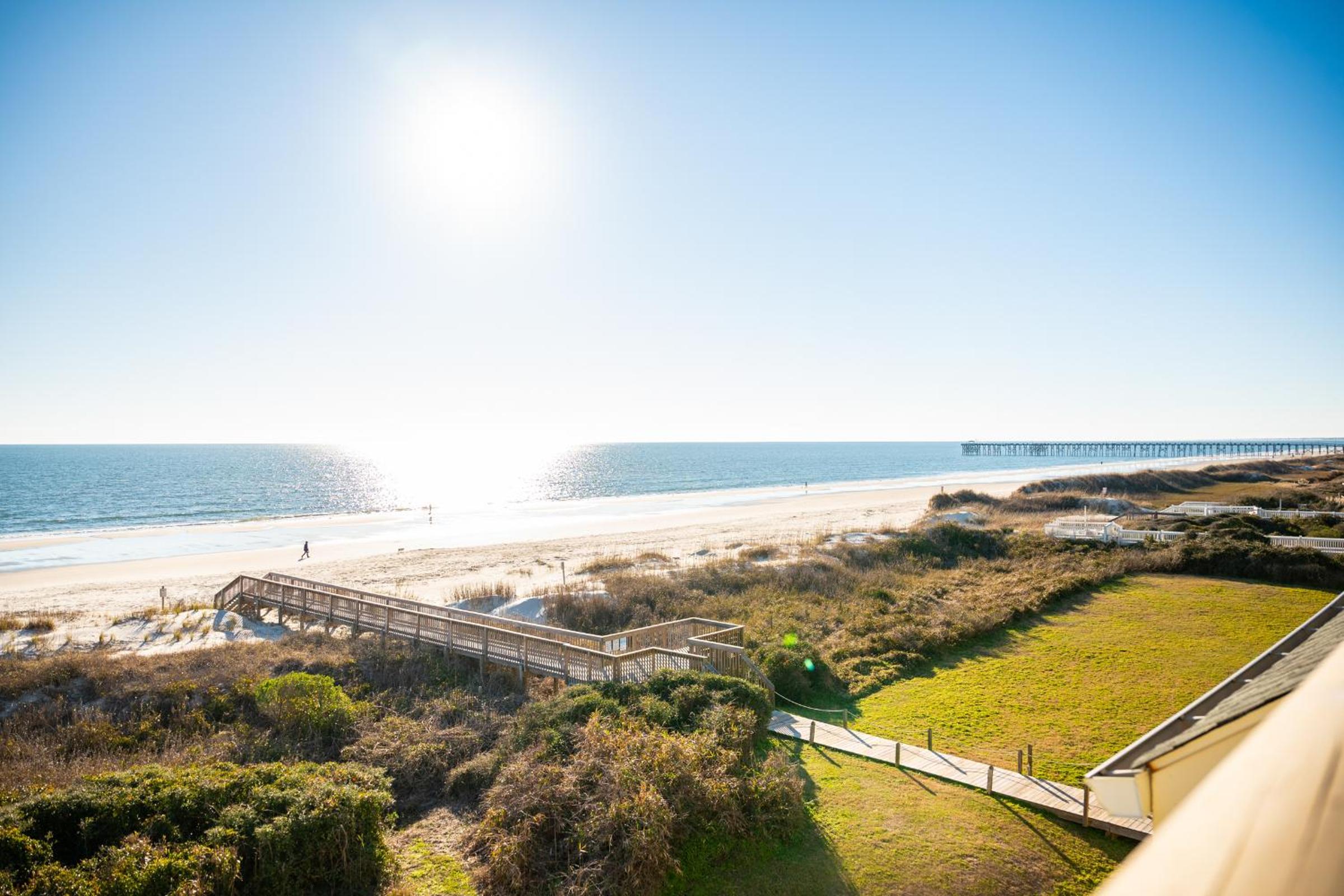 Changing Tides by Oak Island Accommodations
