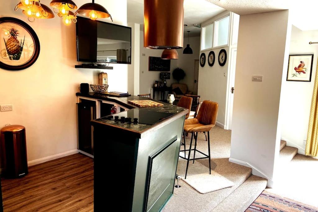 Palm View Luxury Botanical Themed apartment with sauna view 2