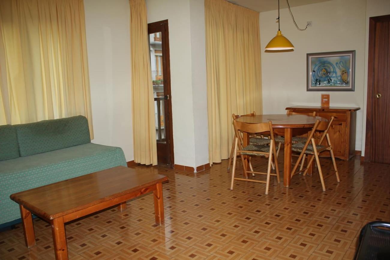 Apartamentos Pessets Adelaida