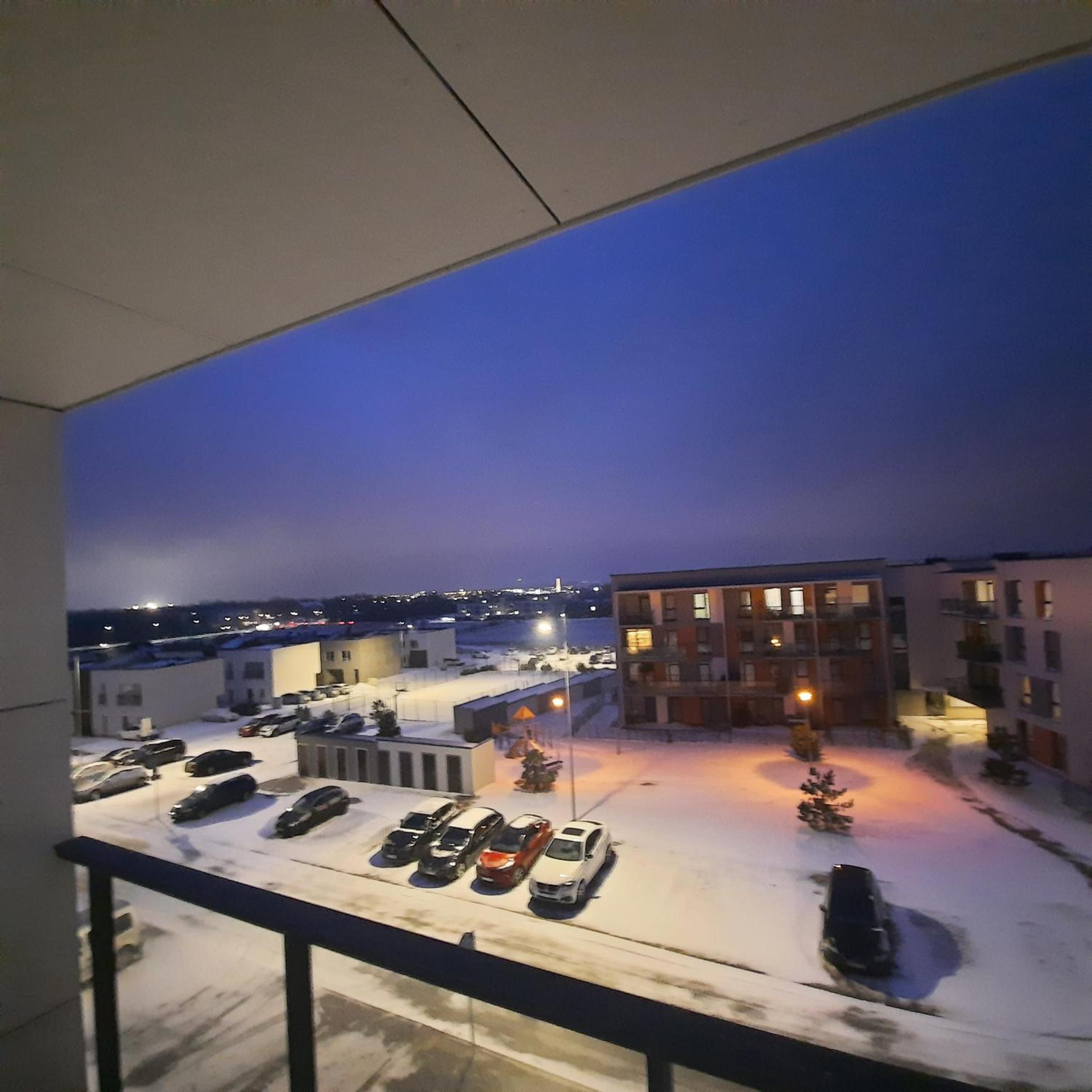 SV apartment self check in free parking