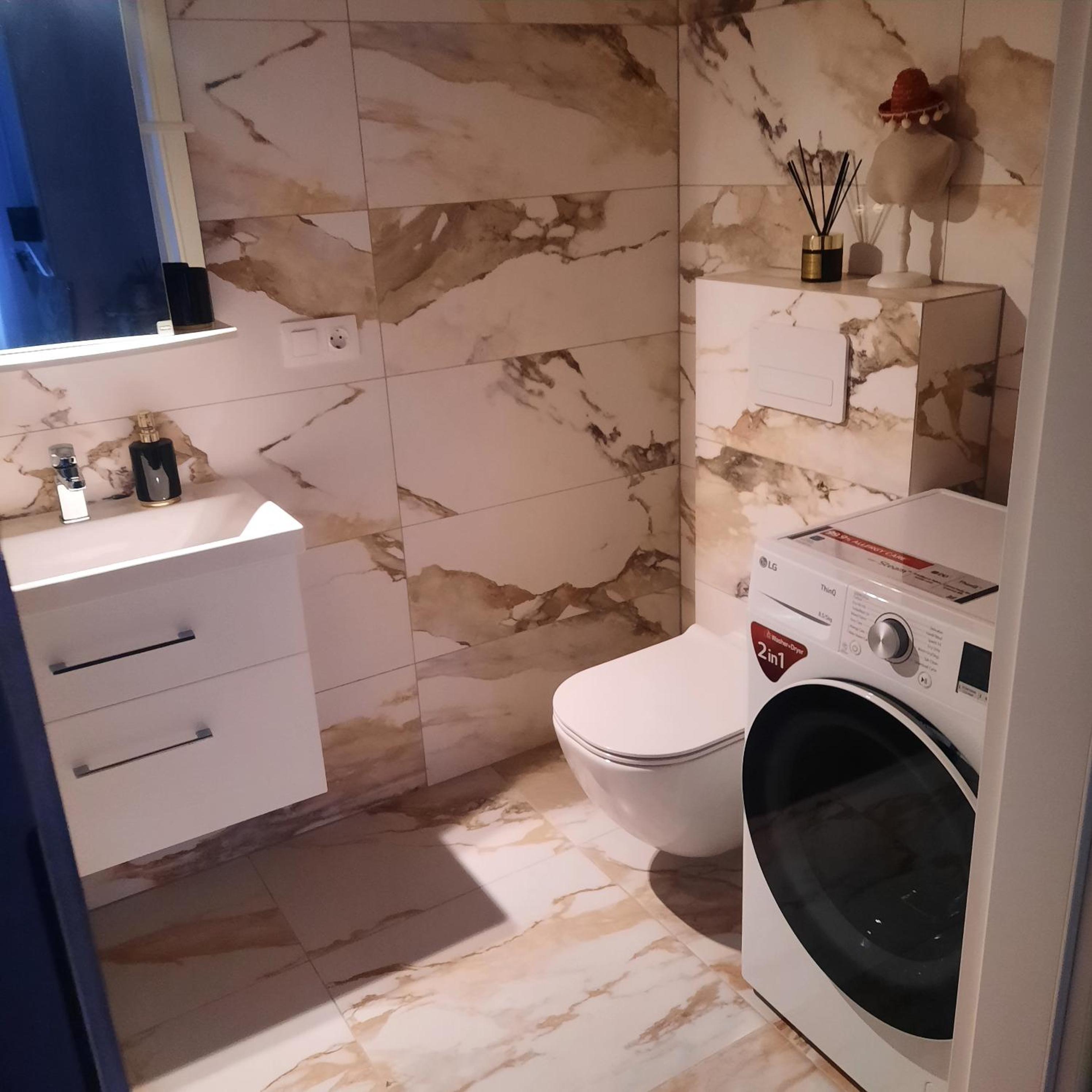 SV apartment self check in free parking