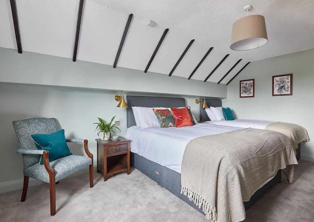 Hook Vacations - The New Inn Heckfield - Property Image 19