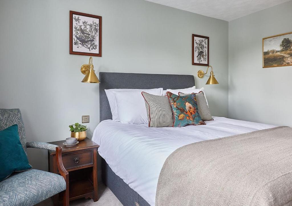 Hook Vacations - The New Inn Heckfield - Property Image 16