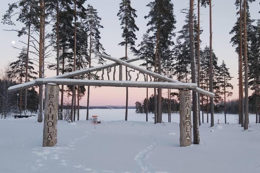 Villa Mäntysaari luonnonrauhaa kaupungin lähellä.