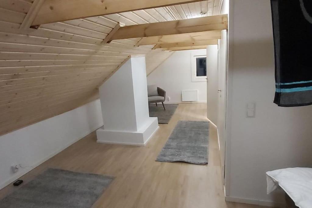 Villa Mäntysaari luonnonrauhaa kaupungin lähellä.