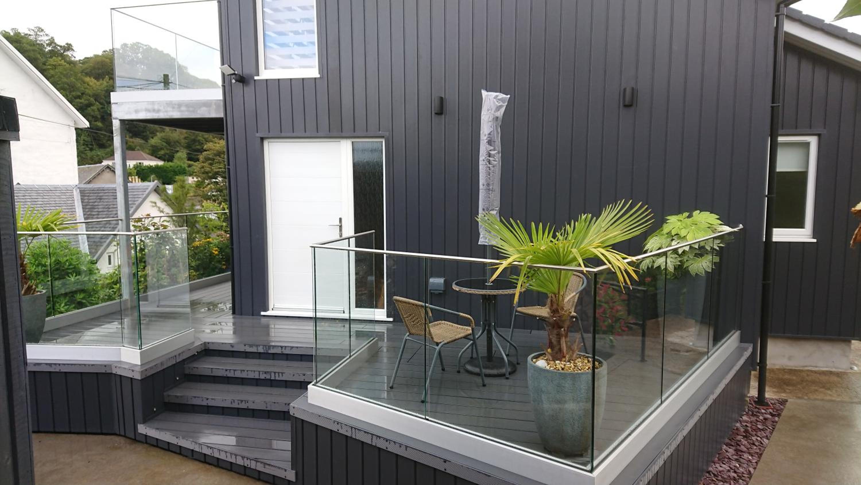 Hotel Sea Breezes - Image 1