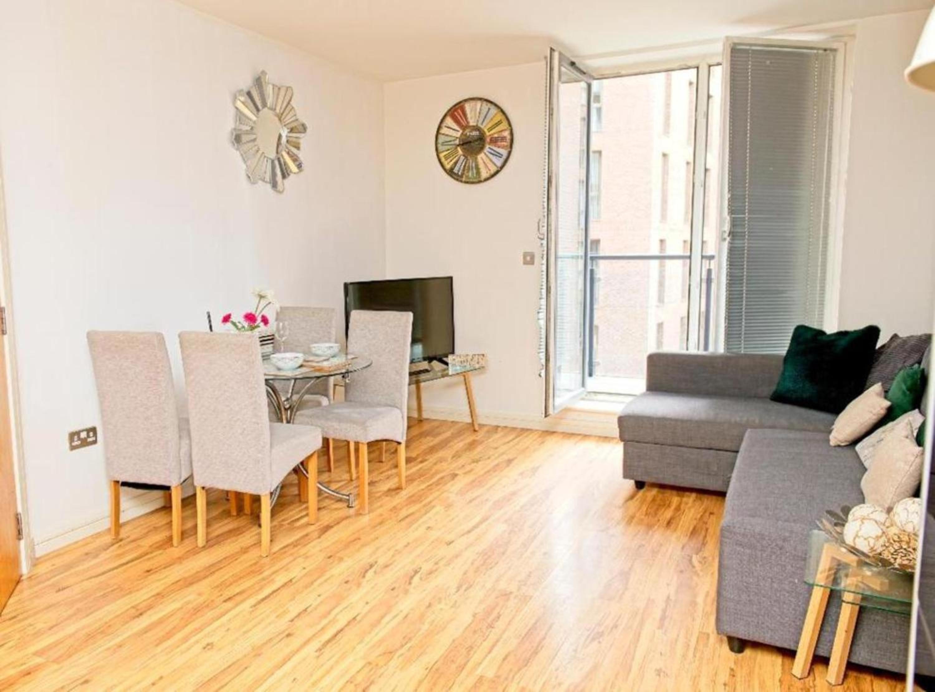 Skyline Central City Centre Apartment Birmingham view 4