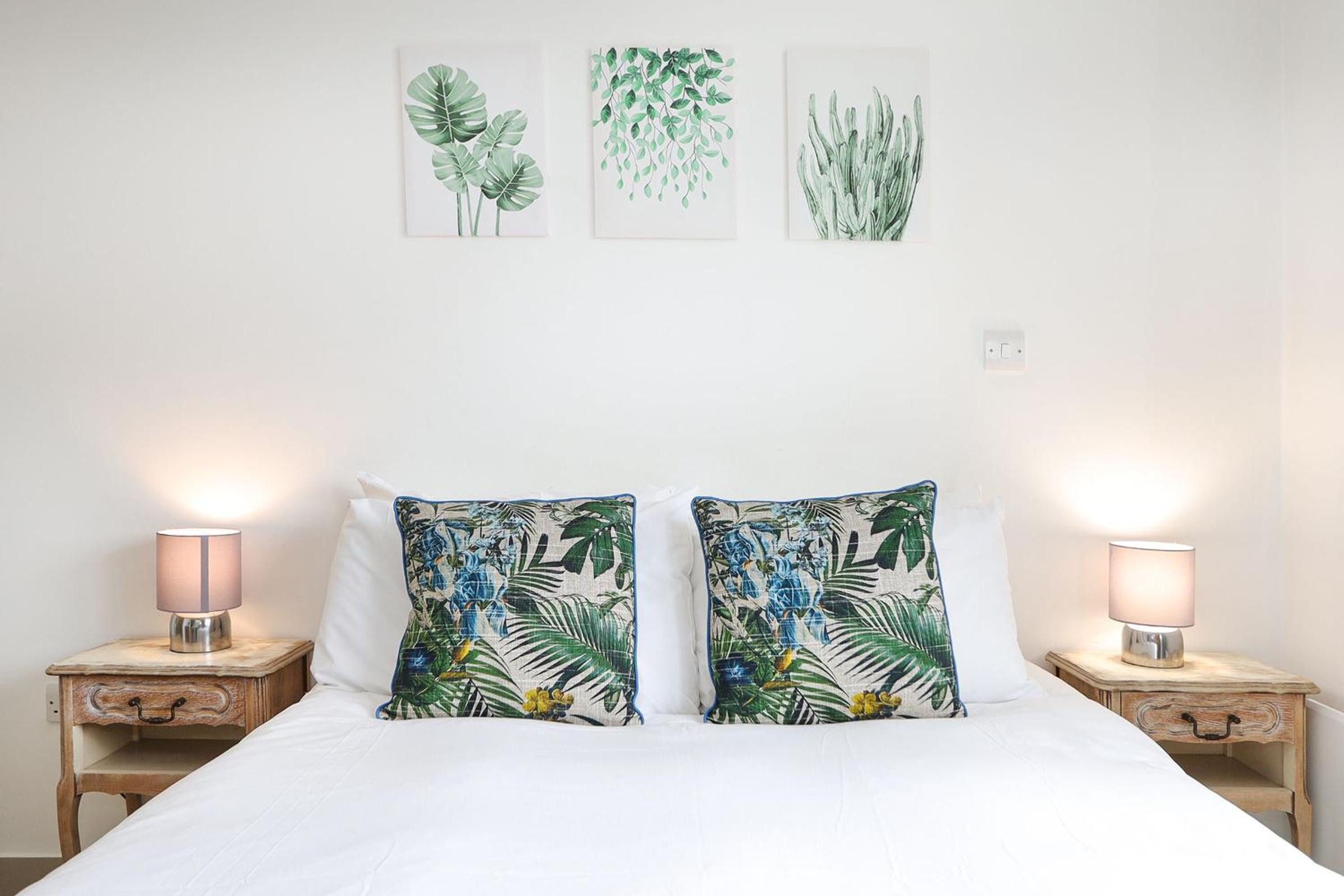 2-bed 2-bath flat around the corner from Portobello Market