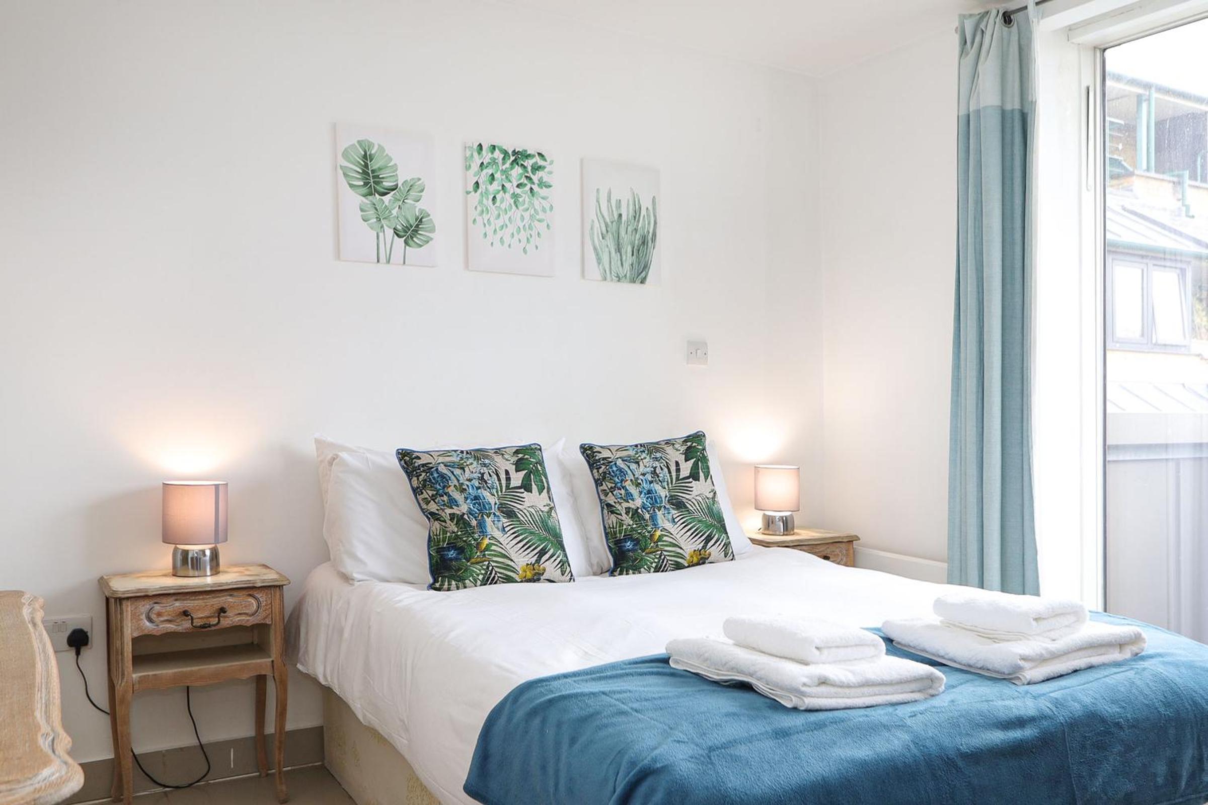 2-bed 2-bath flat around the corner from Portobello Market