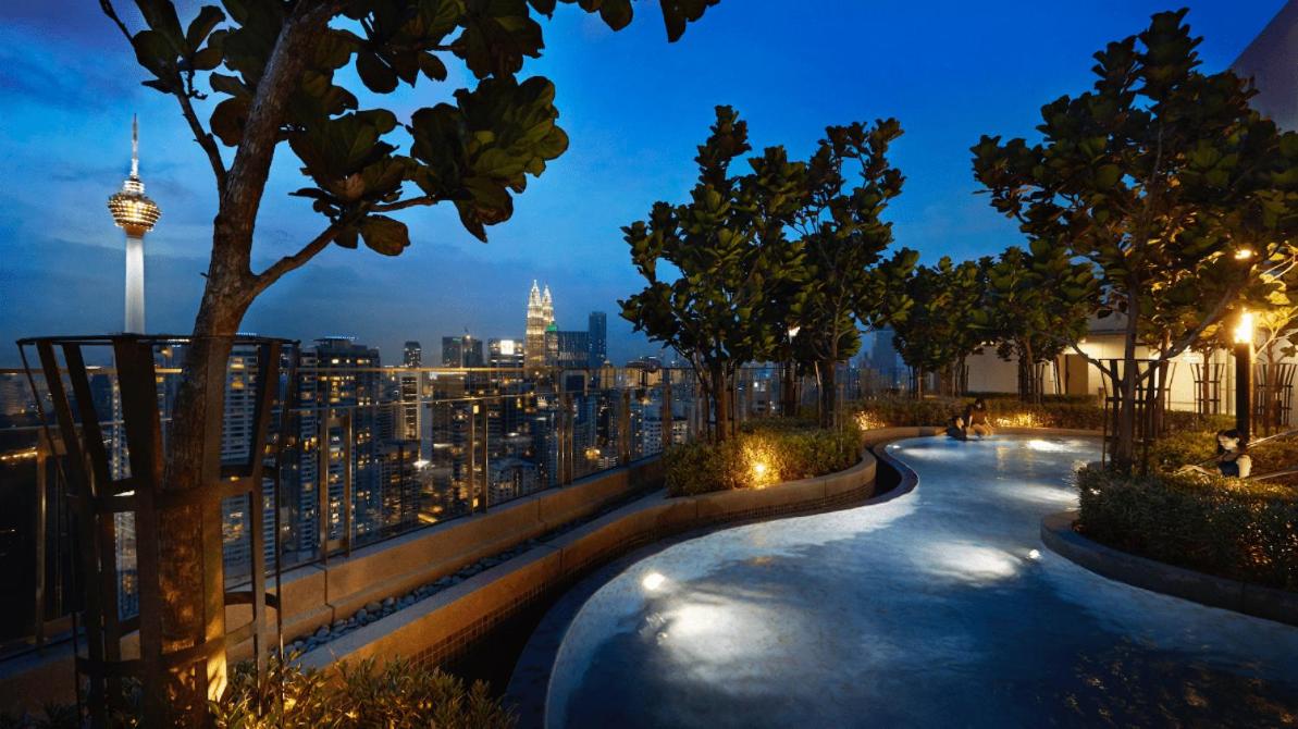 S27- Bukit Bintang Robertson 3BR Suite with Netflix