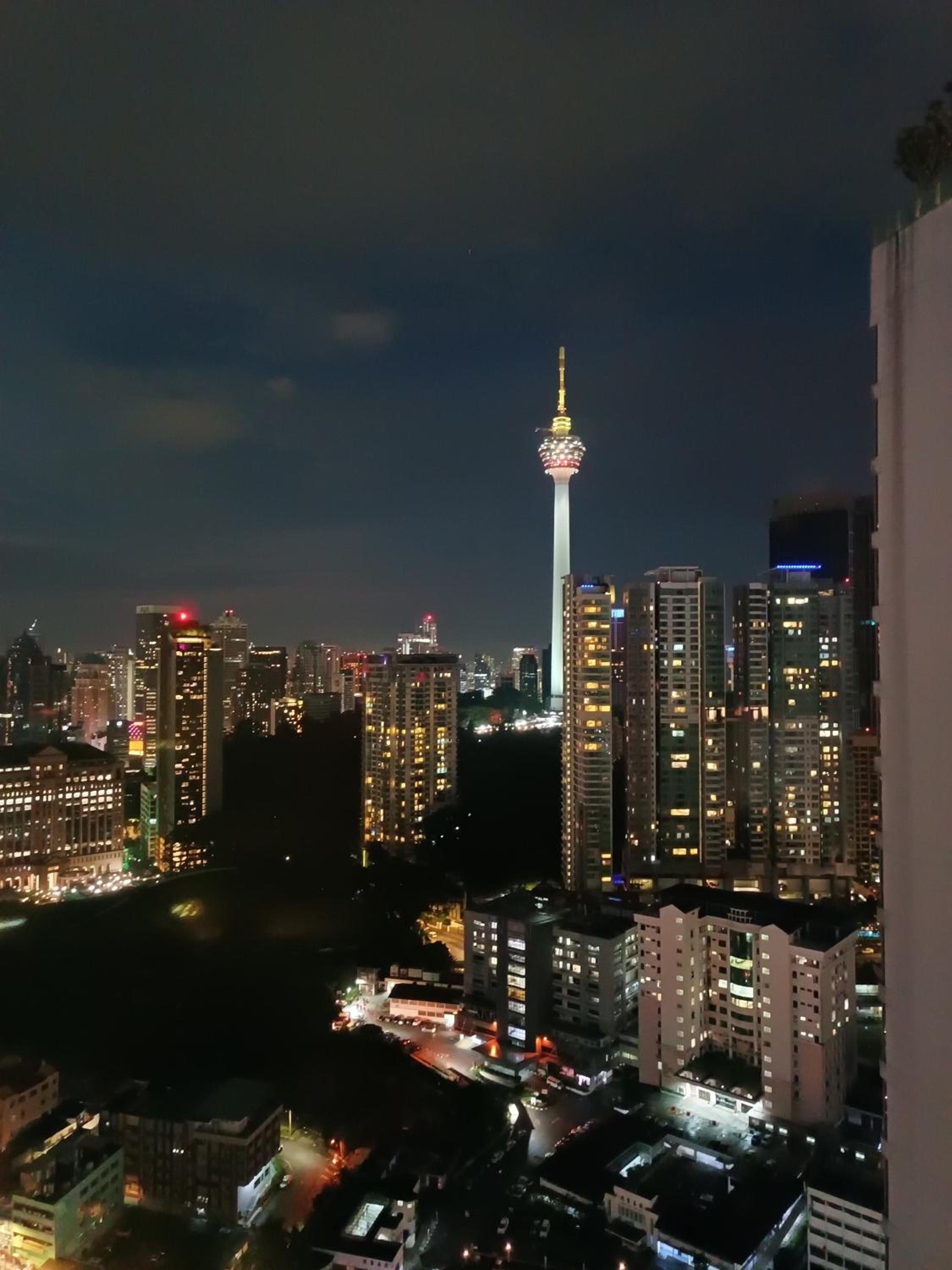 S27- Bukit Bintang Robertson 3BR Suite with Netflix
