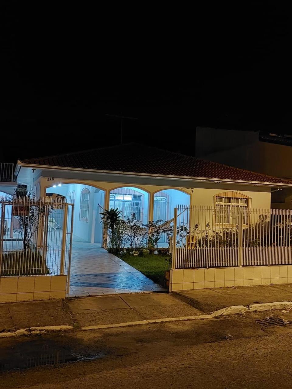 Casa tranquila com Churrasqueira - Barra da Lagoa