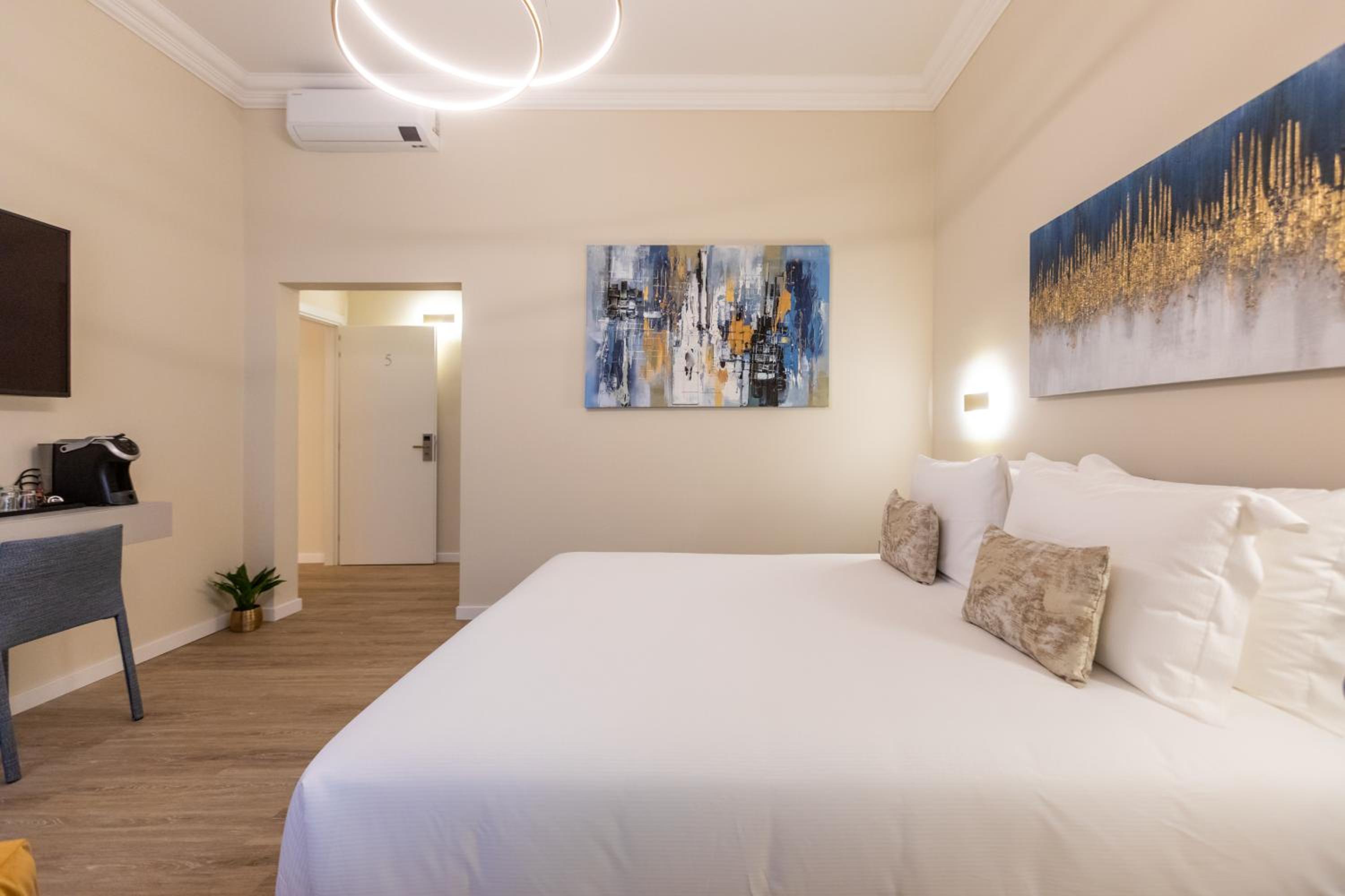 Elegantia Luxury Rooms