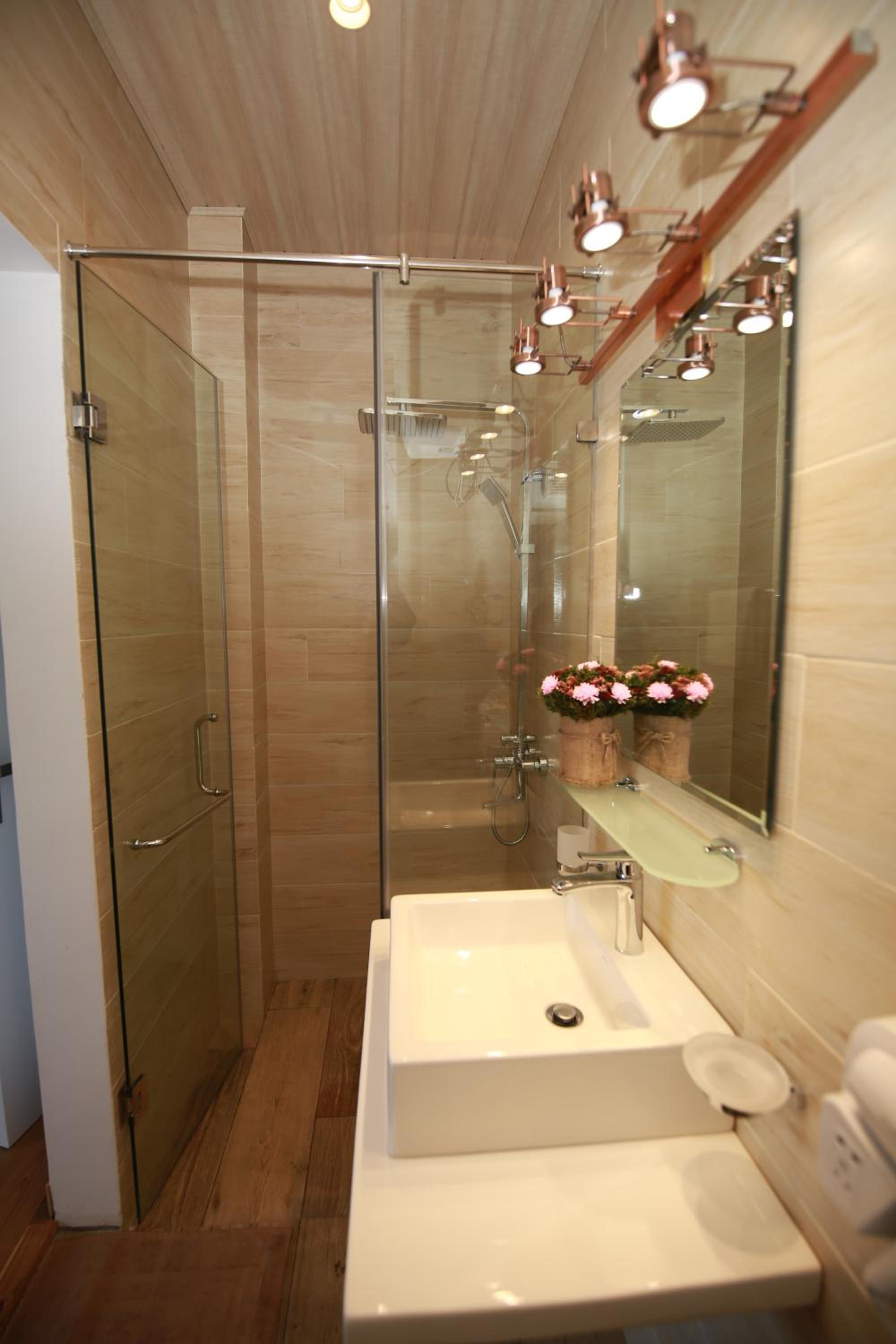 Knightsbridge Grand Apartment