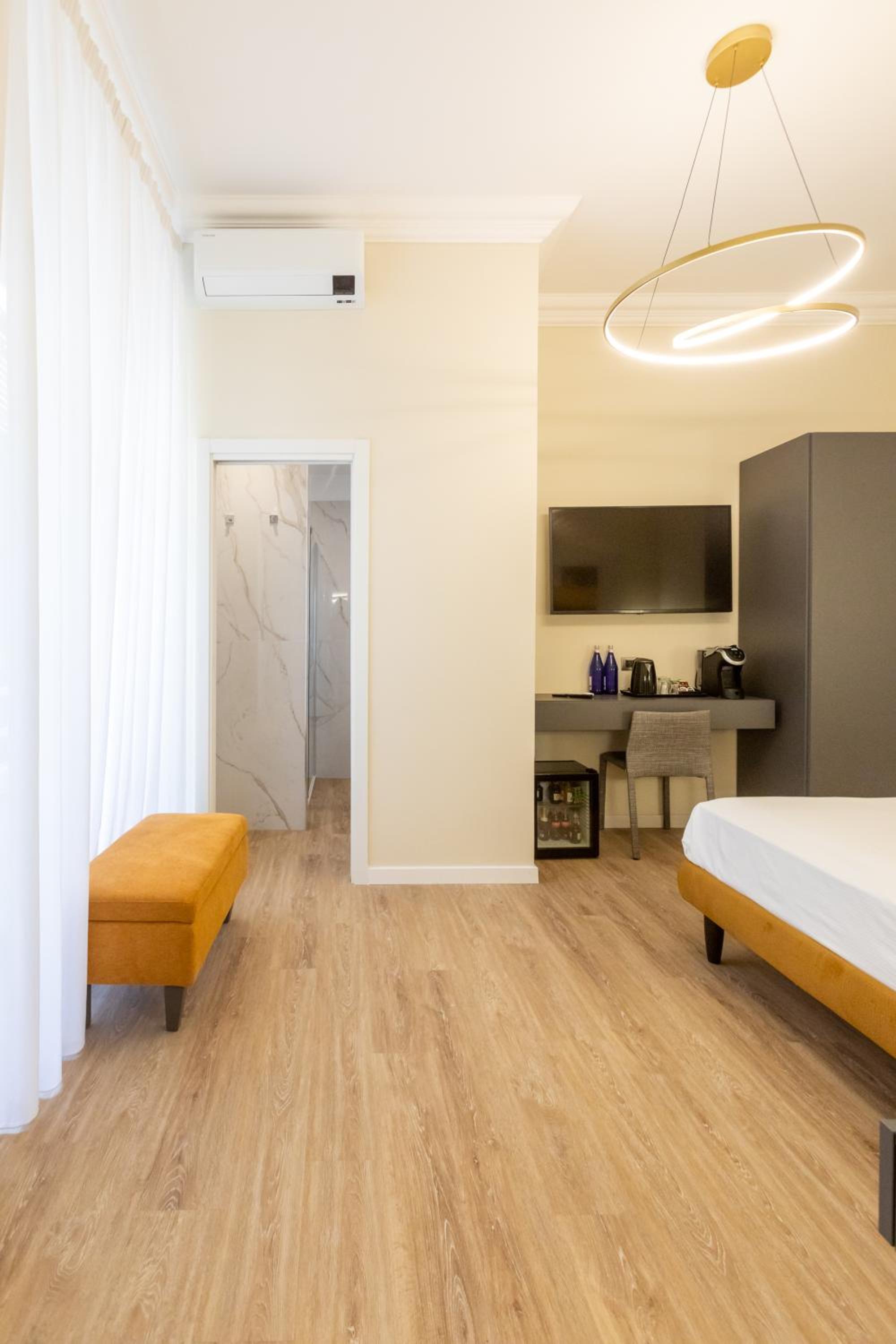 Elegantia Luxury Rooms