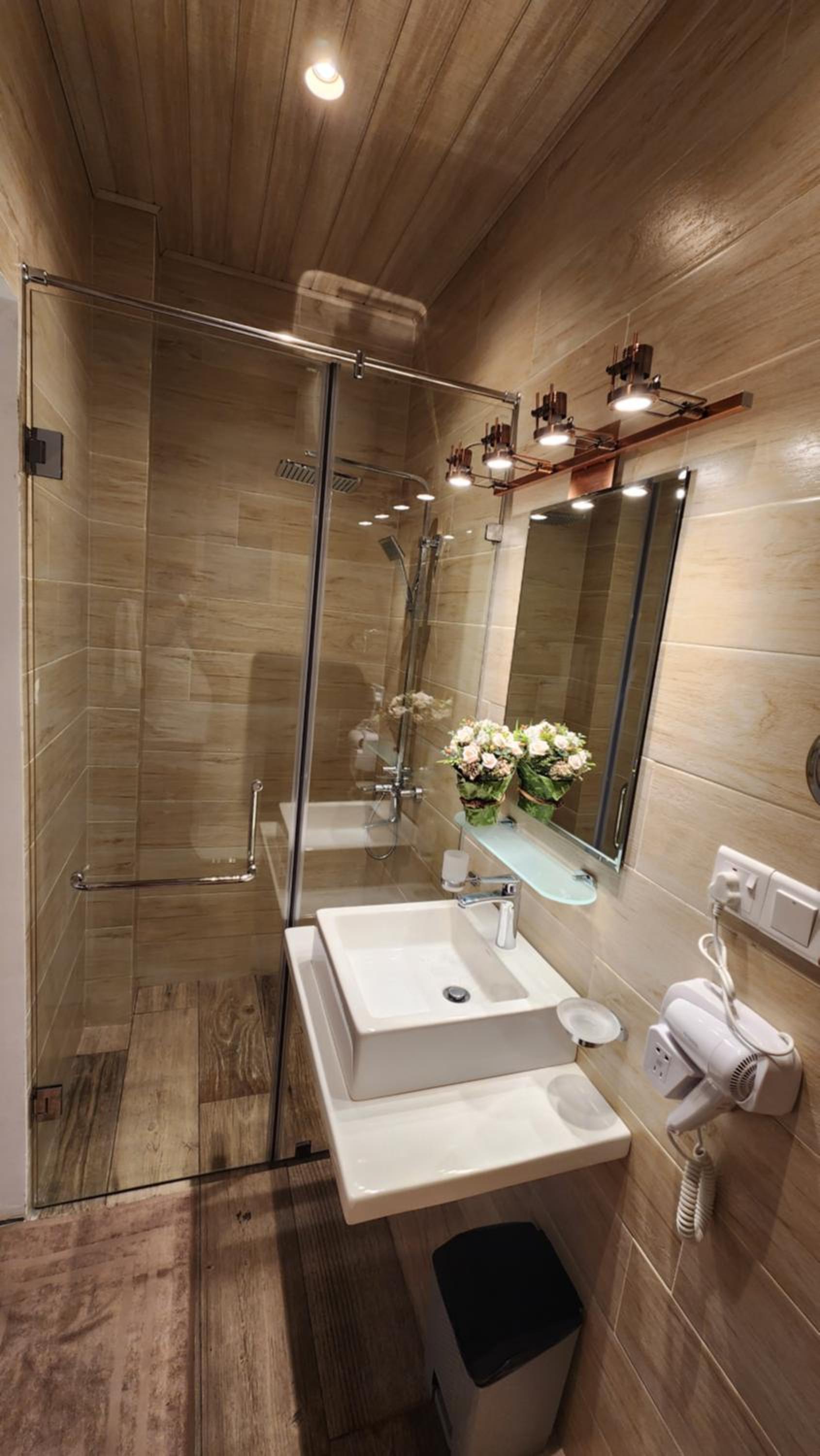 Knightsbridge Grand Apartment