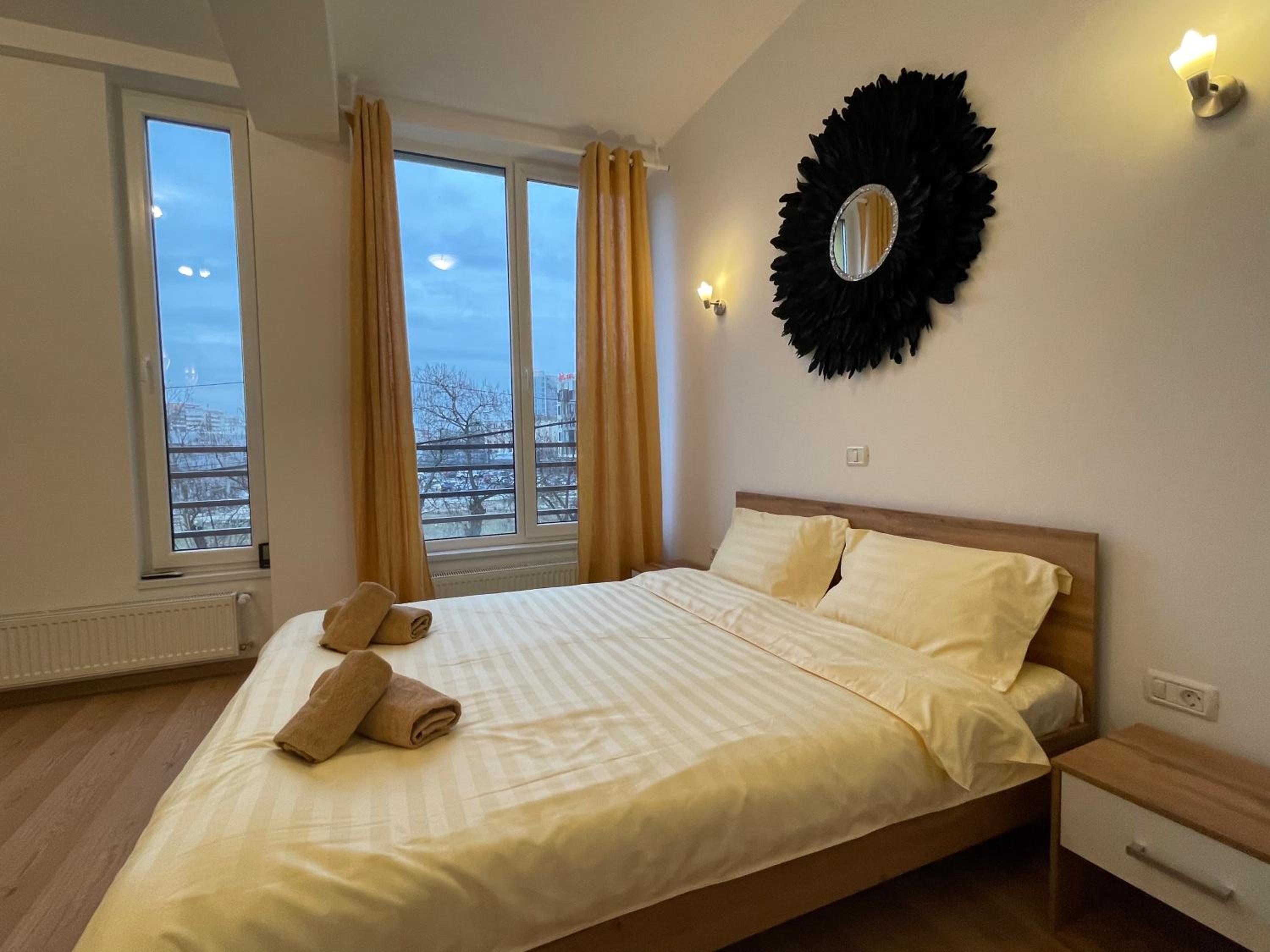 NEW Central nr5 Self Checkin OldCity Center Paid Parking with Lift view 4