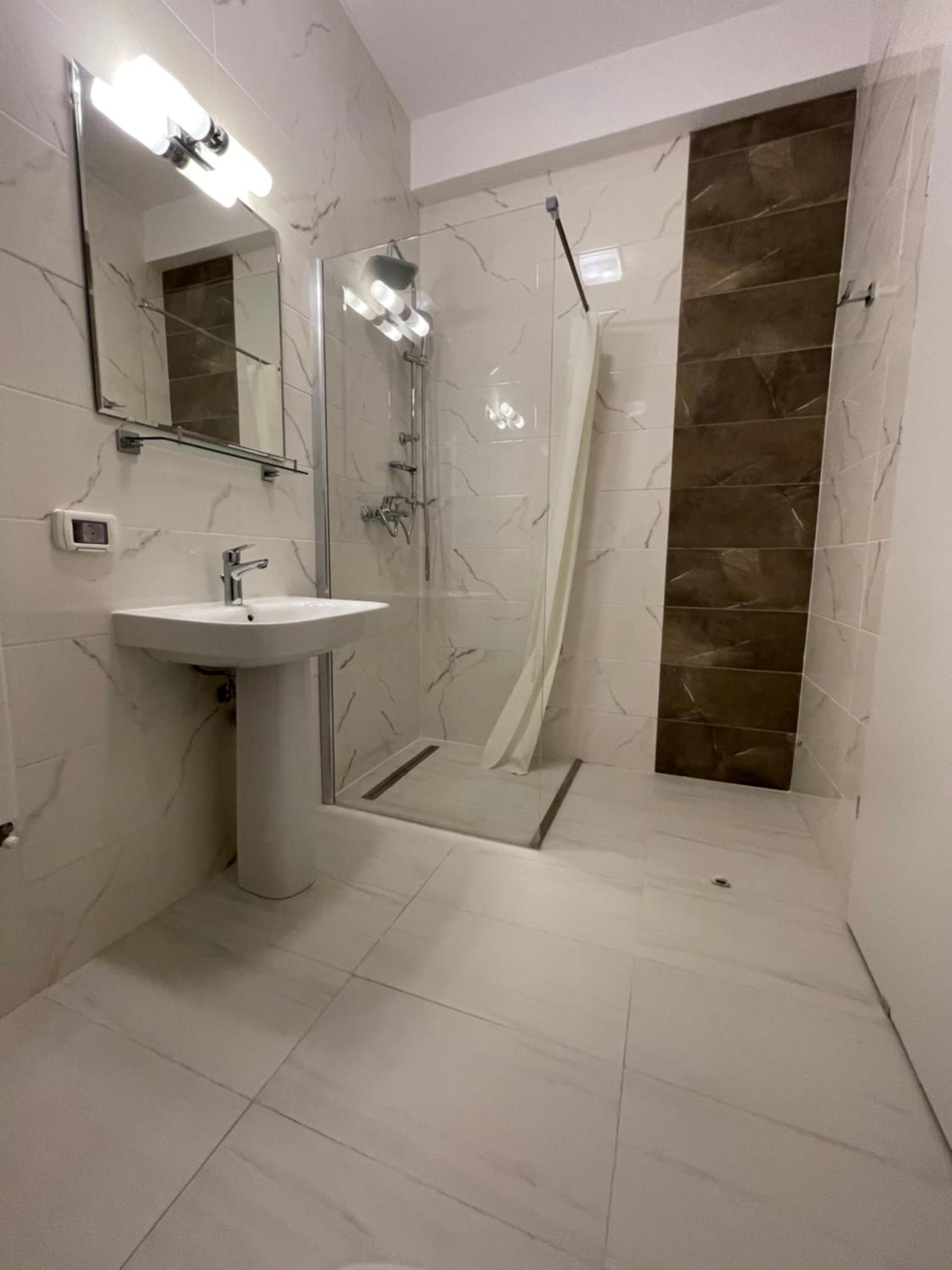 NEW Central nr5 Self Checkin OldCity Center Paid Parking with Lift view 3