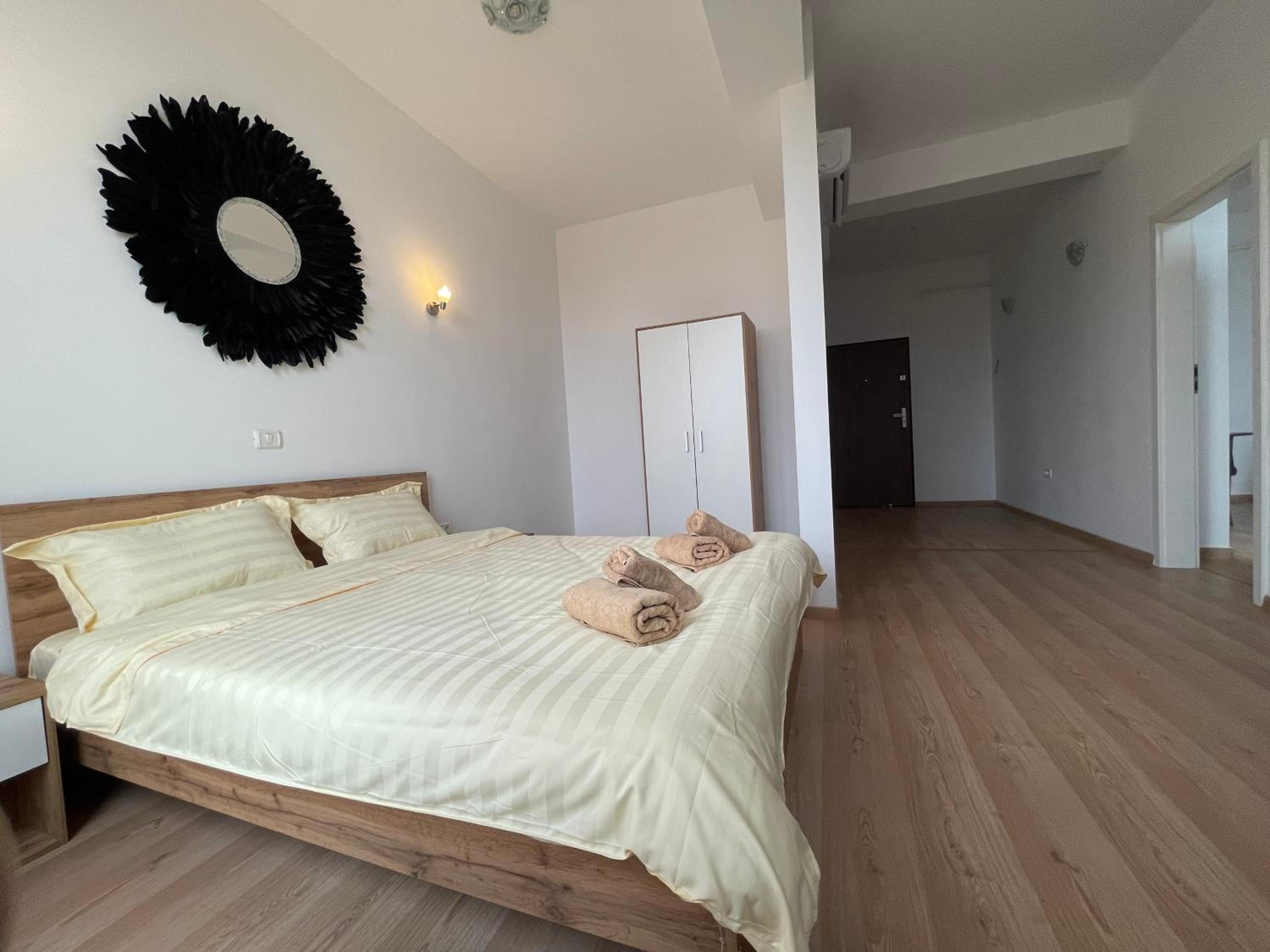 NEW Central nr5 Self Checkin OldCity Center Paid Parking with Lift view 5