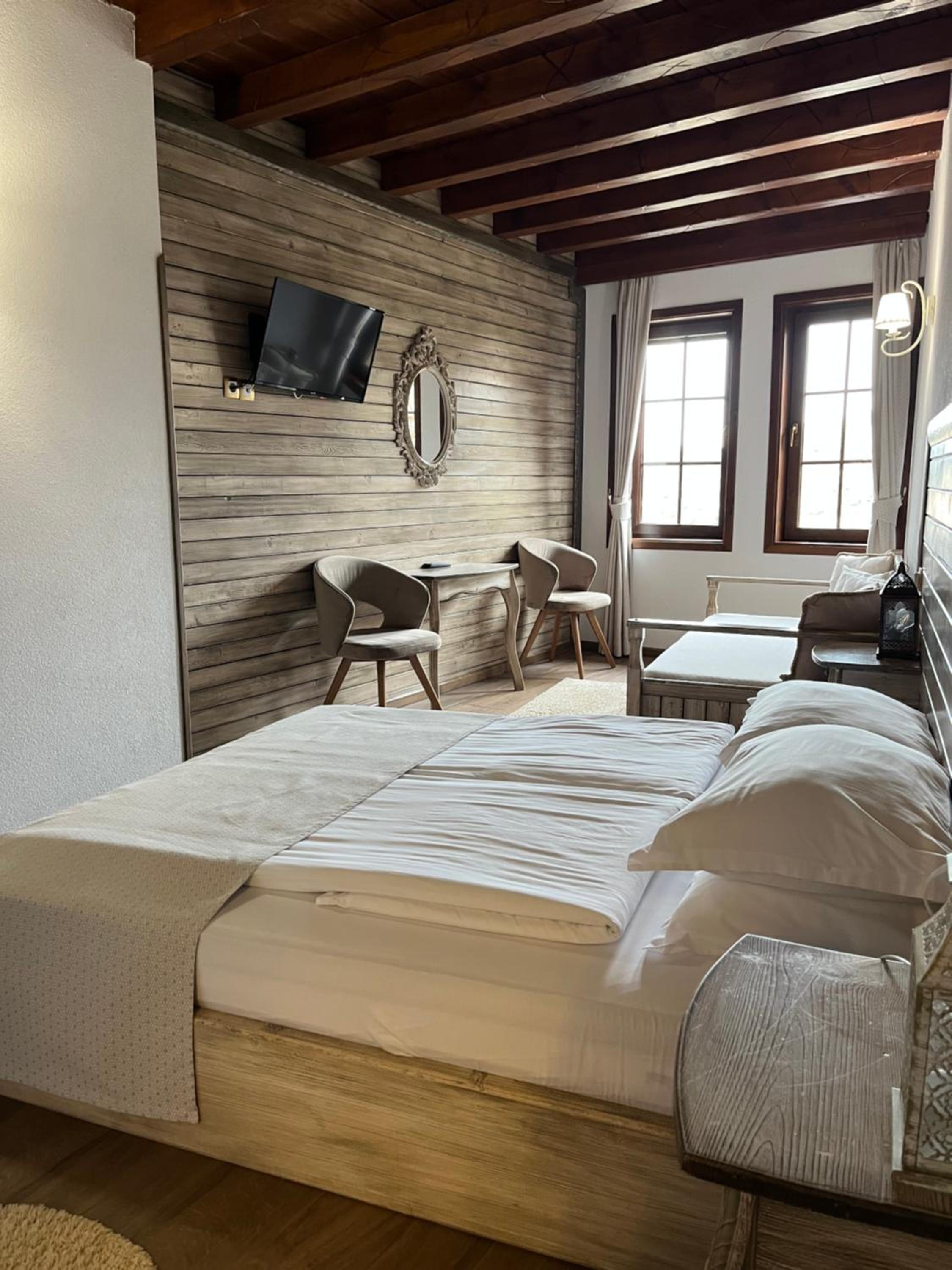 Manoleva House