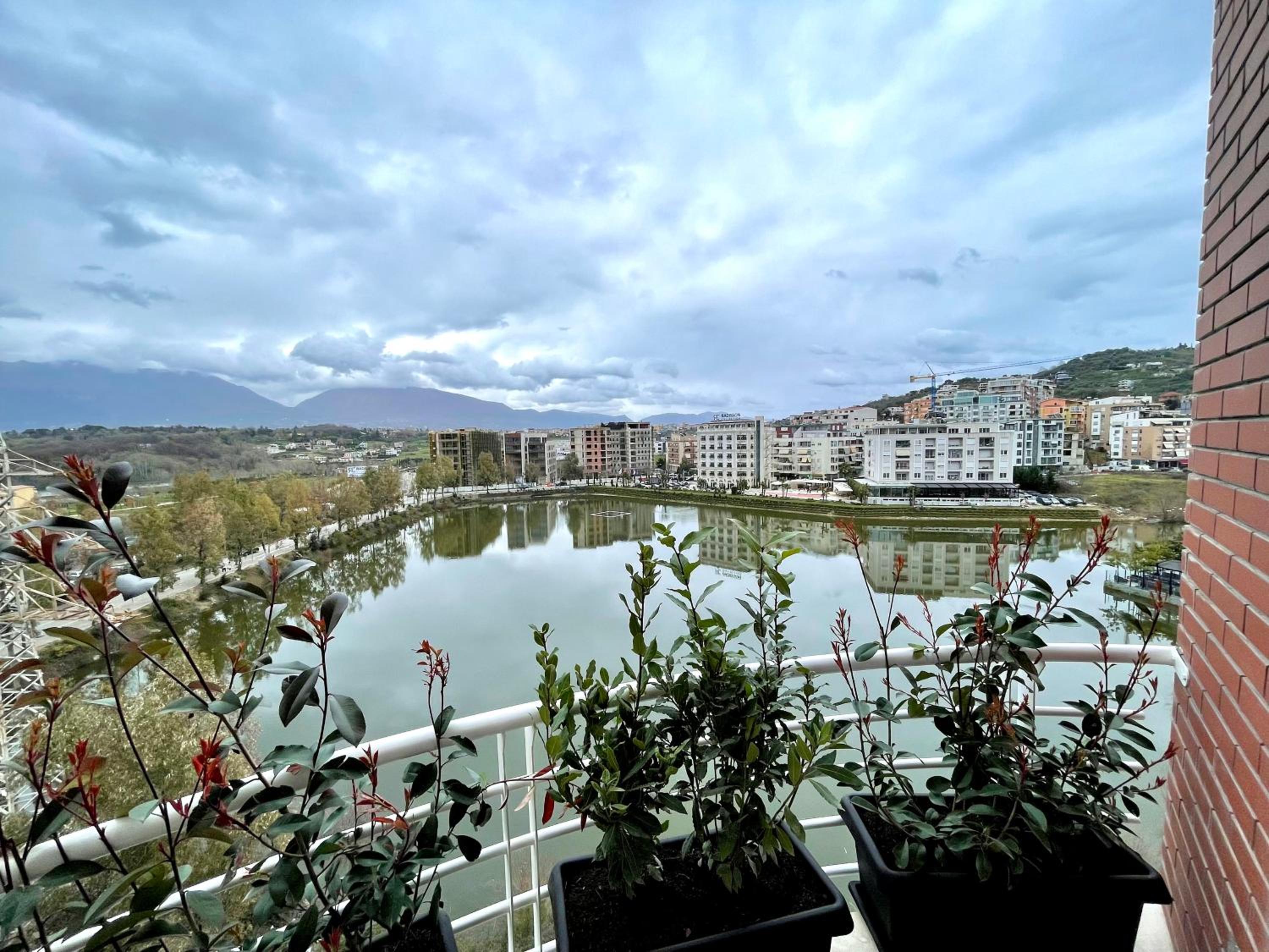 Queen’s Luxury Apartments Lake