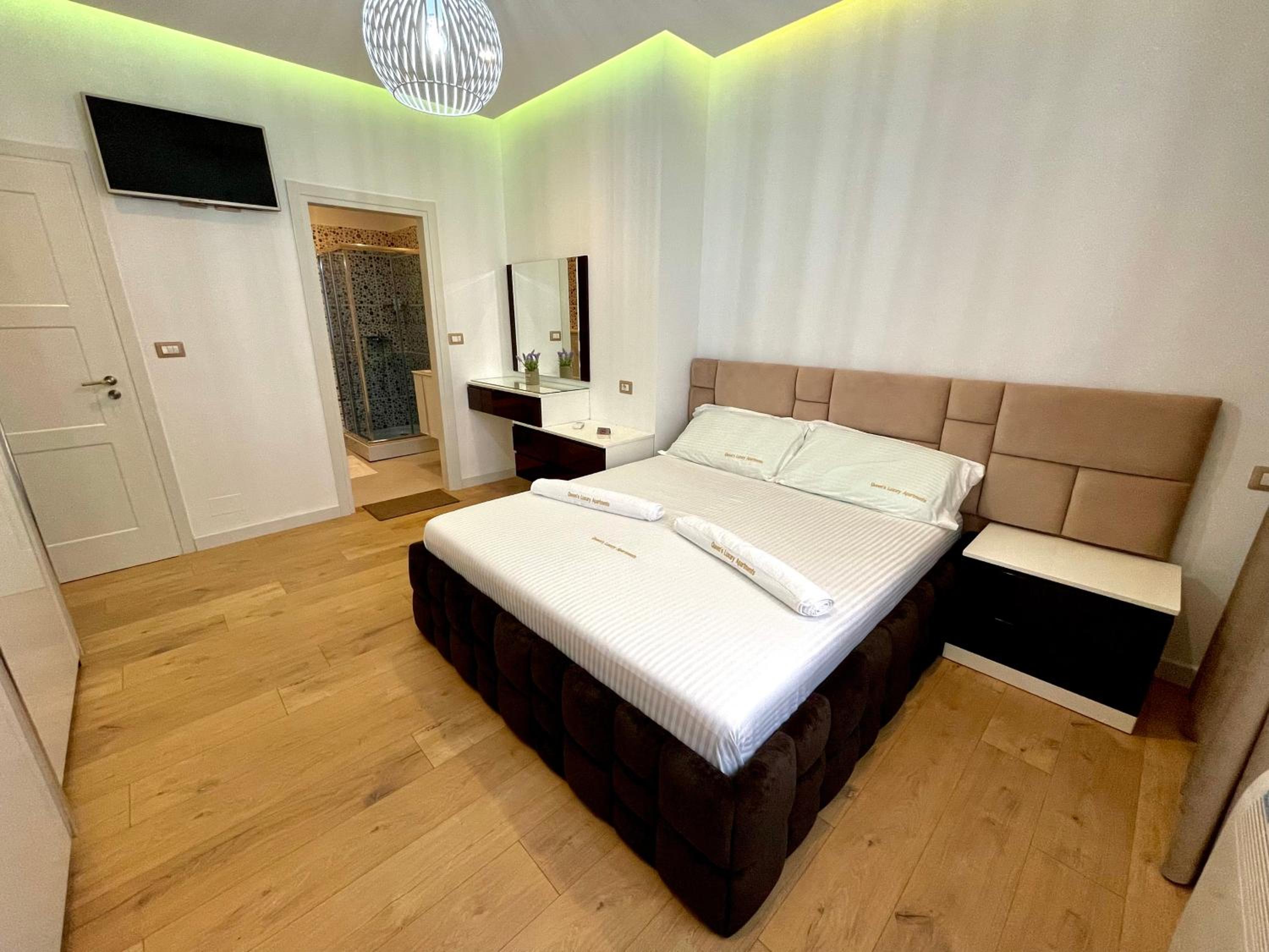 Queen’s Luxury Apartments Lake