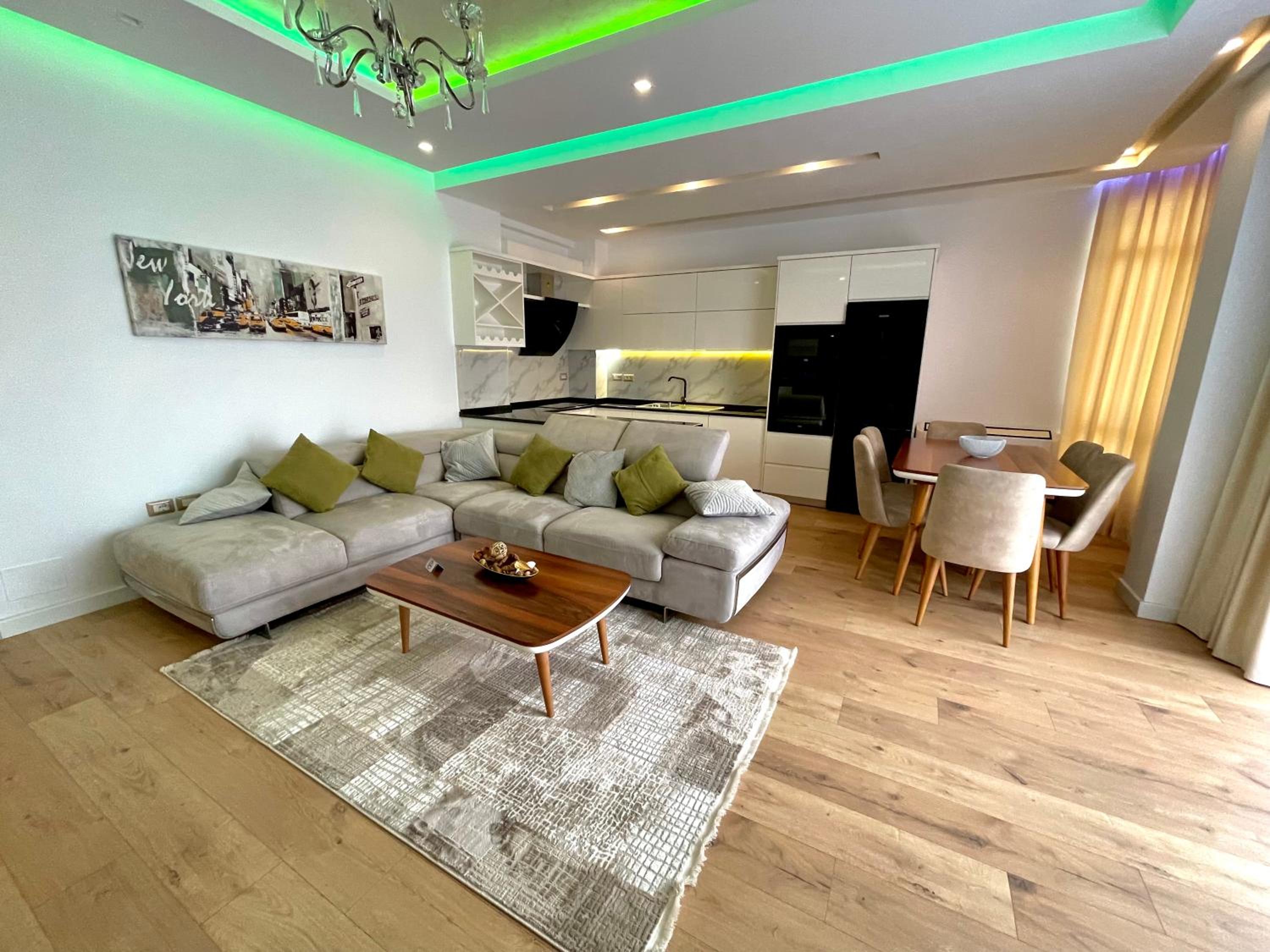Queen’s Luxury Apartments Lake